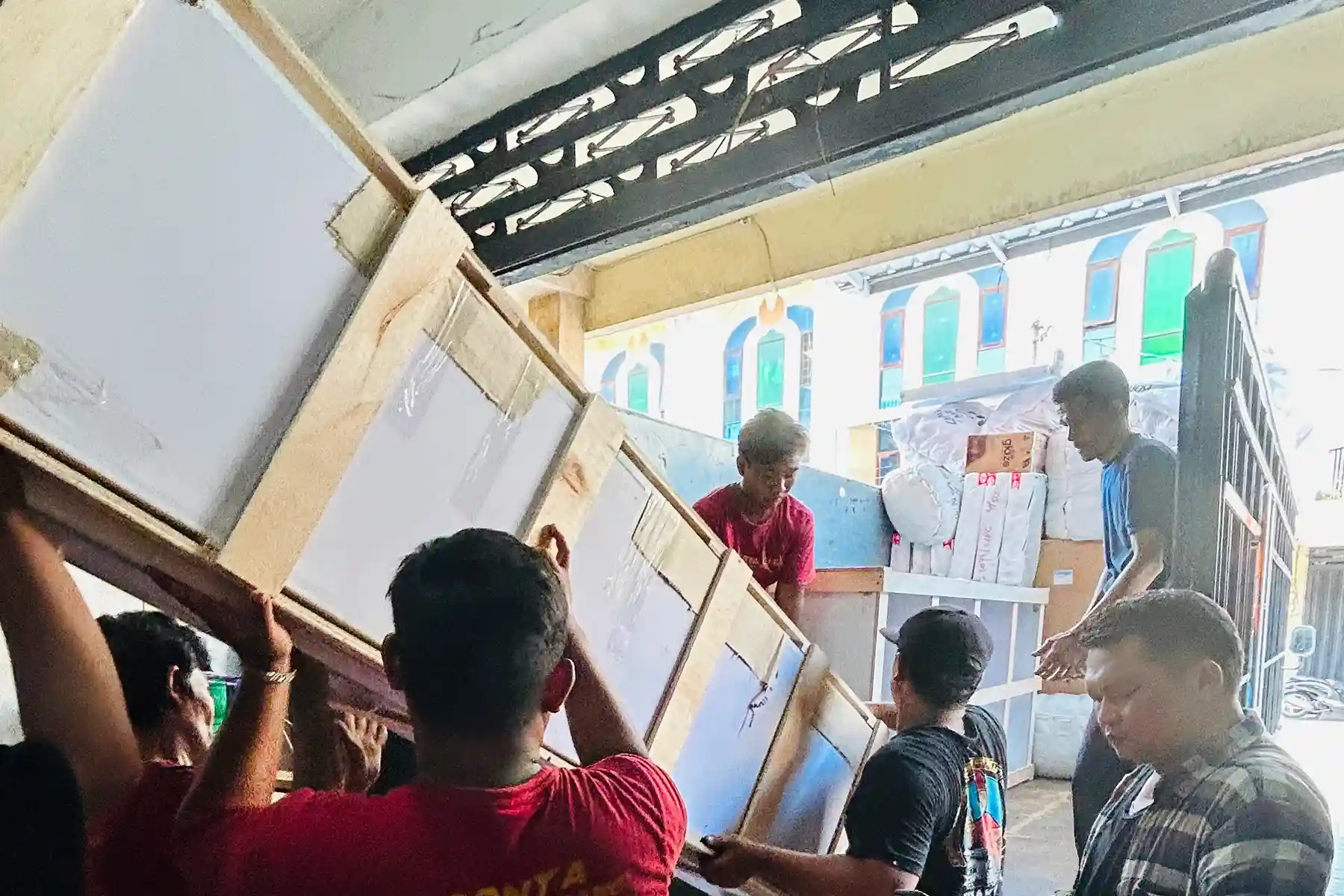 jasa pengiriman barang fragile profesional