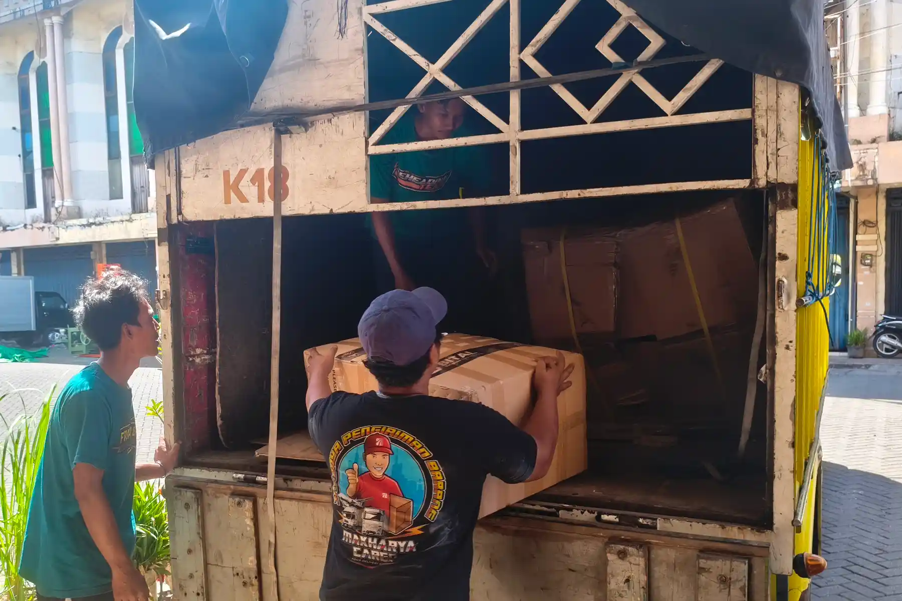 Jasa Logistik Terpercaya ke Palopo