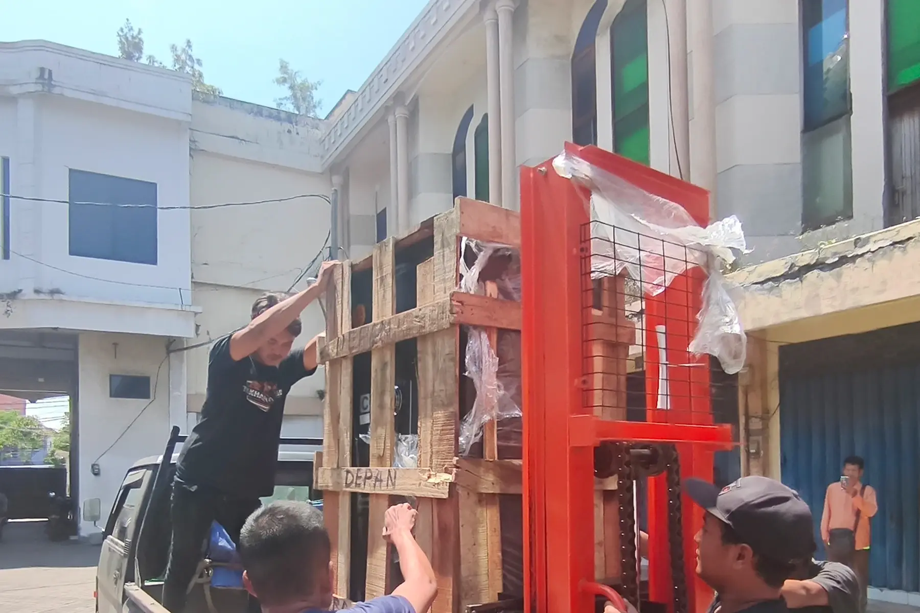 pantau pengiriman cargo ke Manado