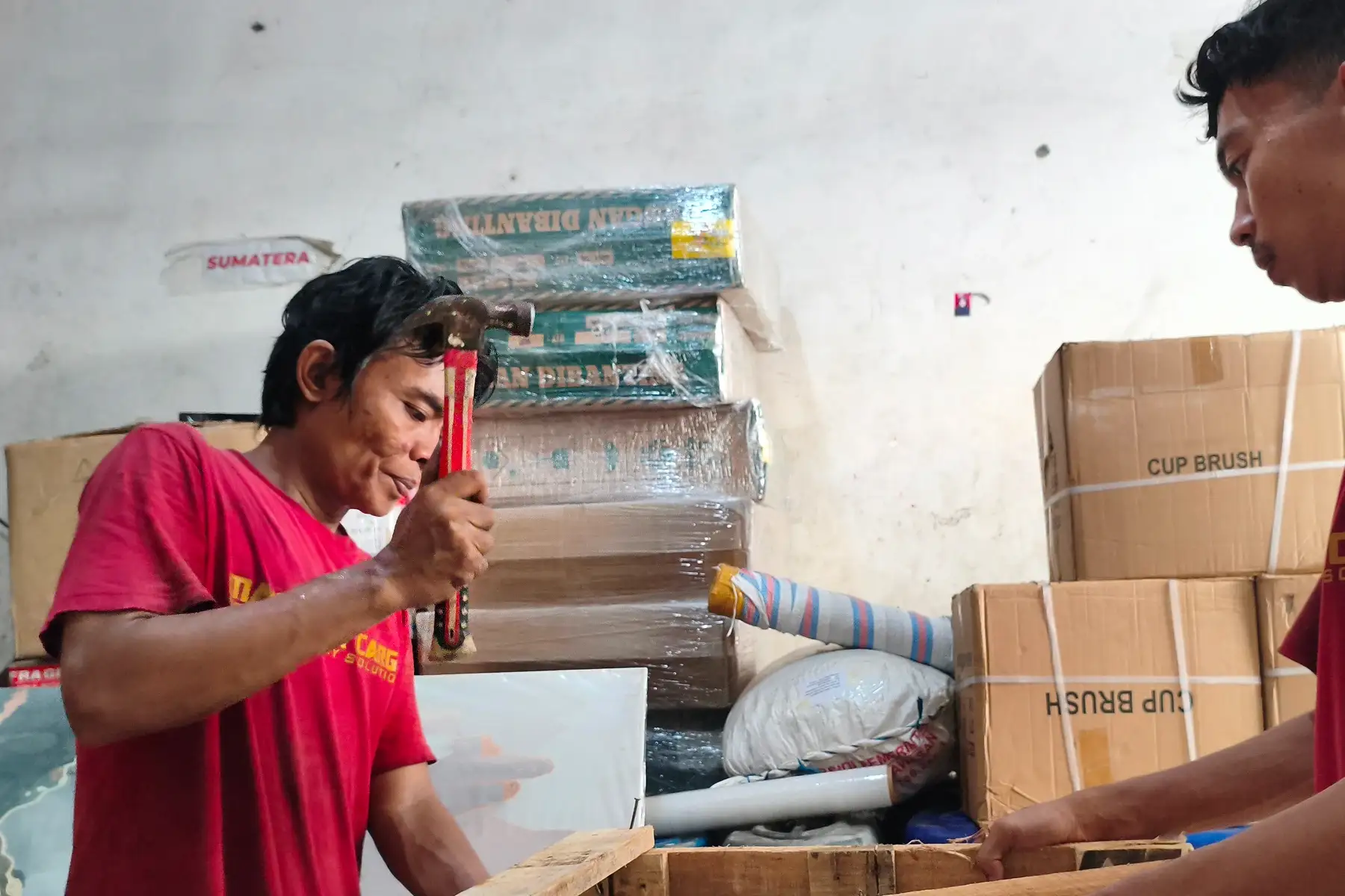 distribusi bahan bangunan menuju Gorontalo