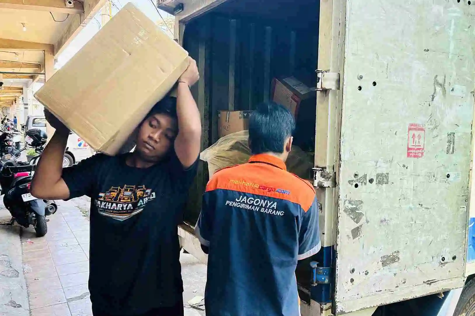 Pengiriman barang Surabaya Palopo aman dan cepat