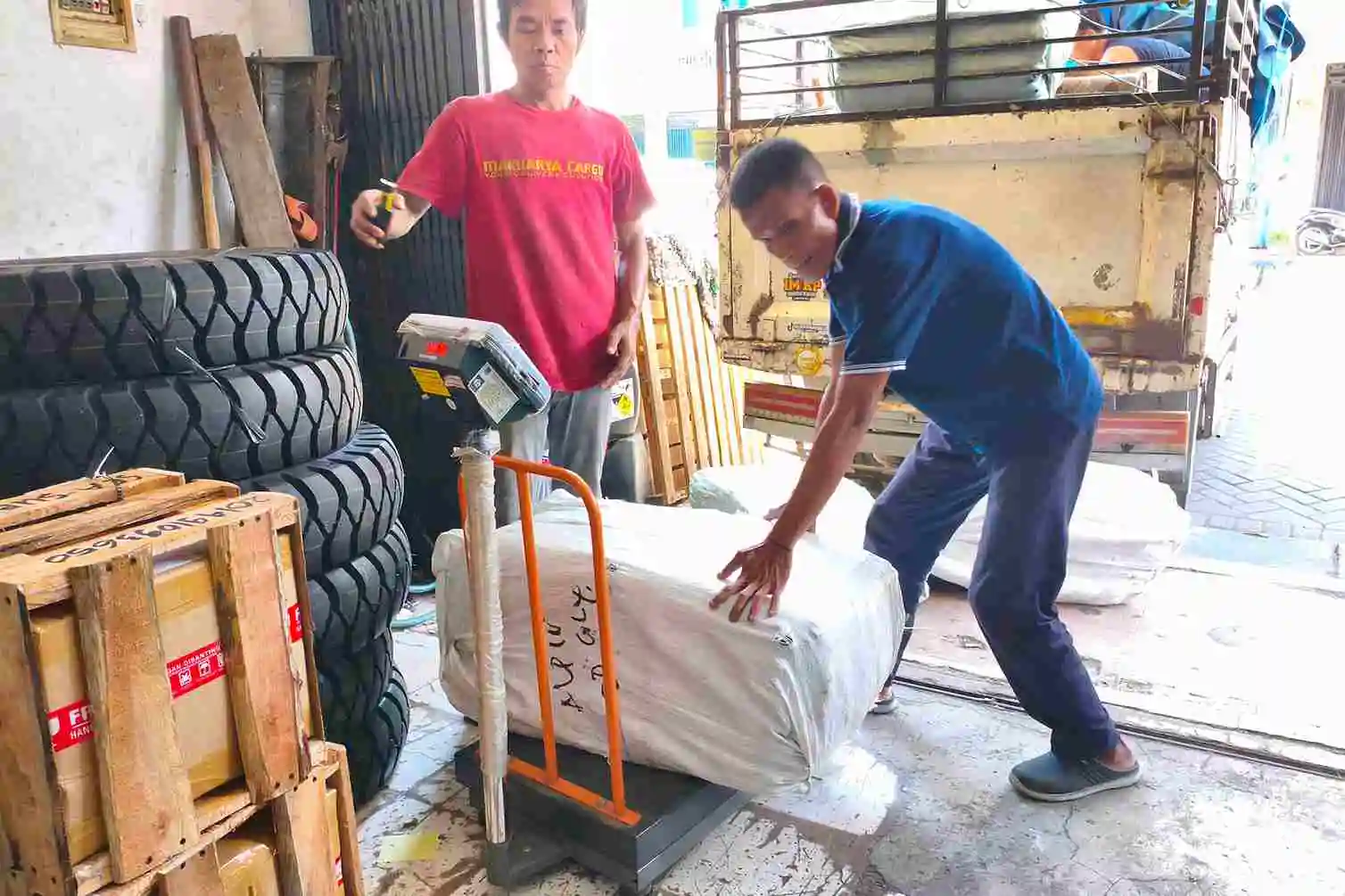 Jasa Logistik Surabaya Palopo untuk Pengiriman Aman & Efisien 9 Jasa Logistik Surabaya Palopo