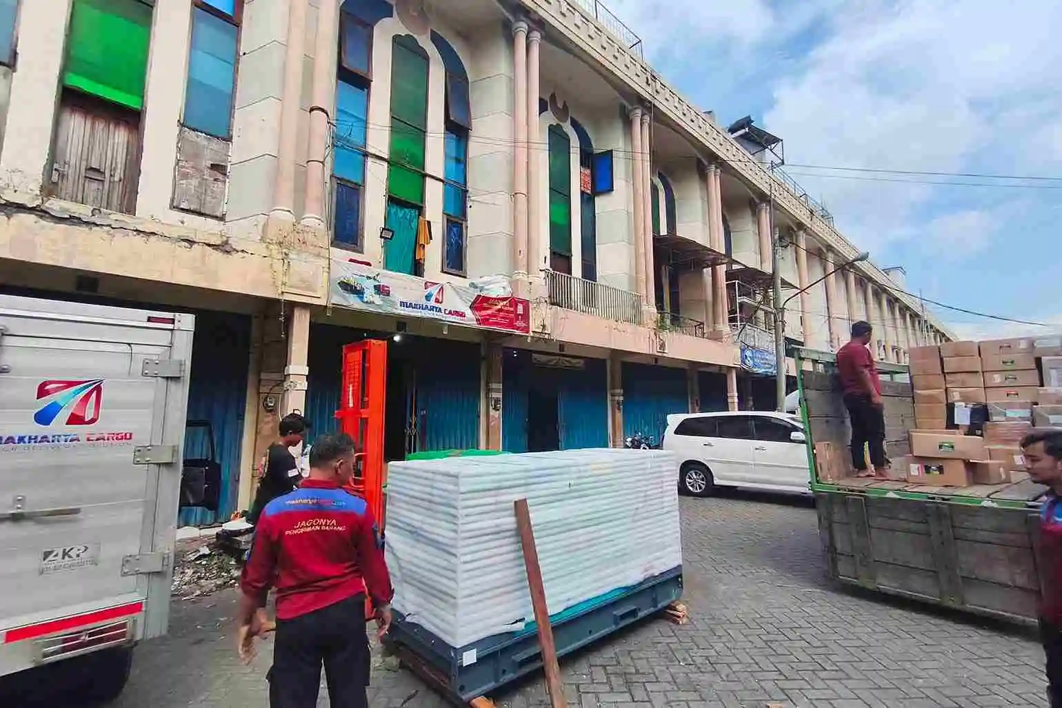 Perbandingan Ongkir ke Palopo