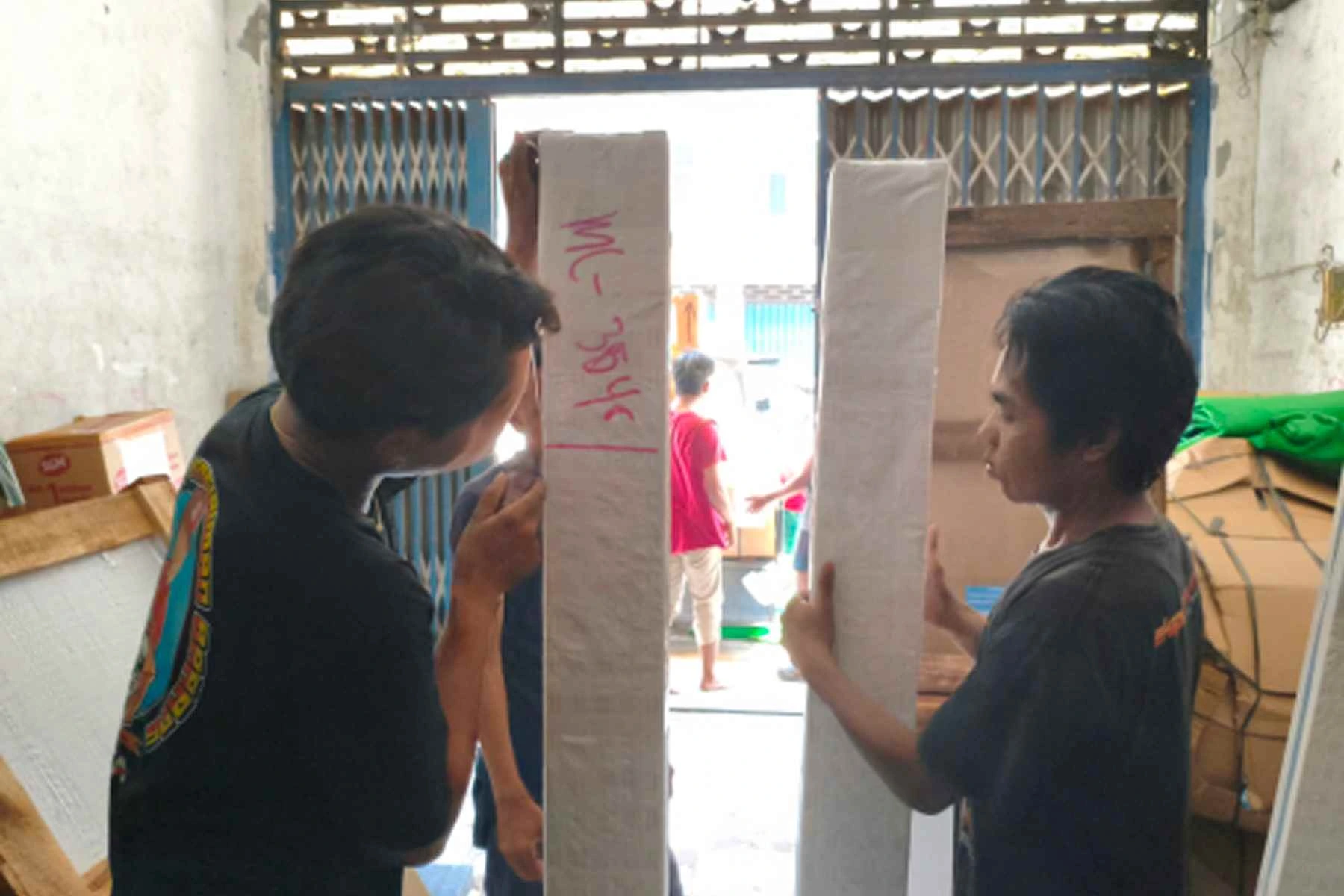 Cargo vs Reguler ke Palopo