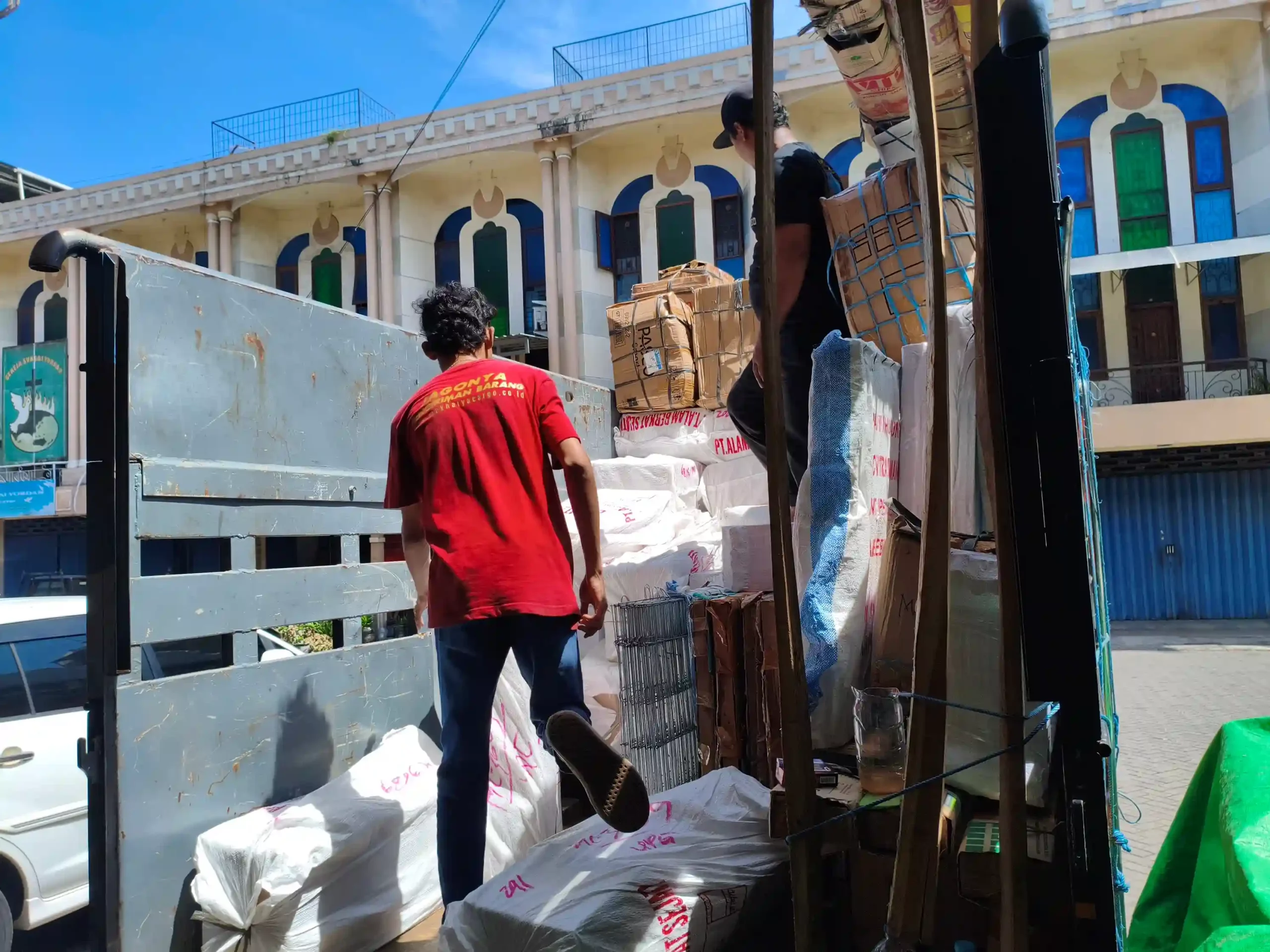 Cara Hemat Ongkir ke Palopo untuk Pengiriman Barang Besar dan Kecil 9 Cara Hemat Ongkir ke Palopo dengan layanan ekspedisi cargo murah dan efisien untuk pengiriman barang besar
