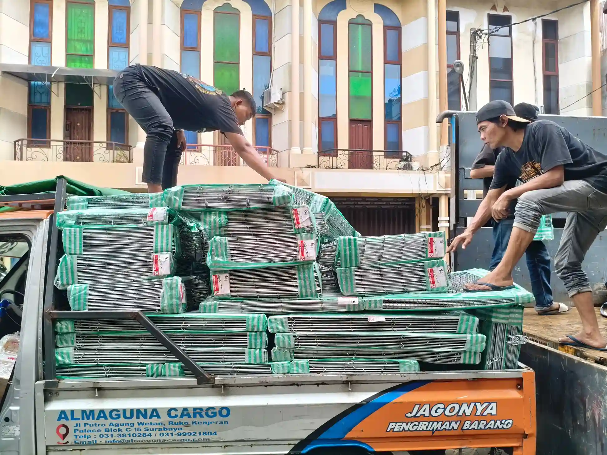 Cara Packing Barang Elektronik ke Manado dengan Teknik Aman dan Profesional 9 Cara packing barang elektronik ke Manado menggunakan bubble wrap dan kardus tebal agar aman saat pengiriman cargo laut