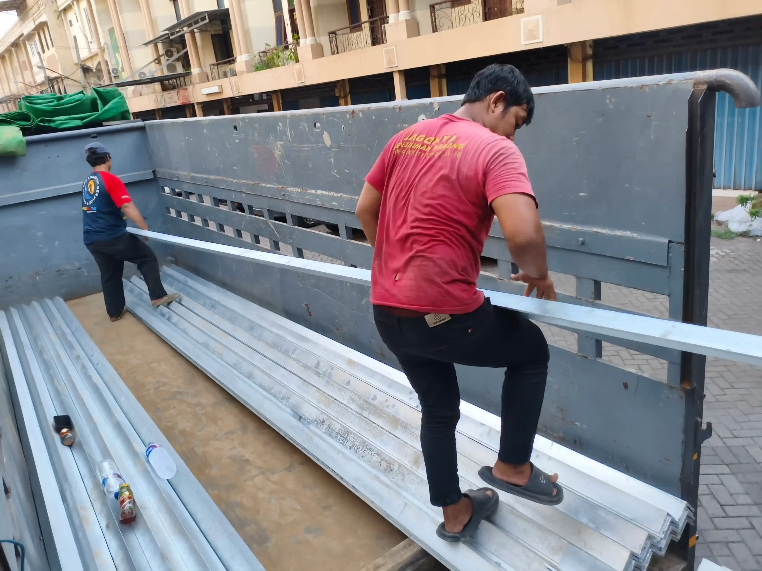 Cargo Cepat dan Aman Gorontalo layanan pengiriman barang terpercaya antar pulau dengan ekspedisi cepat dan aman bersama Makharya Cargo