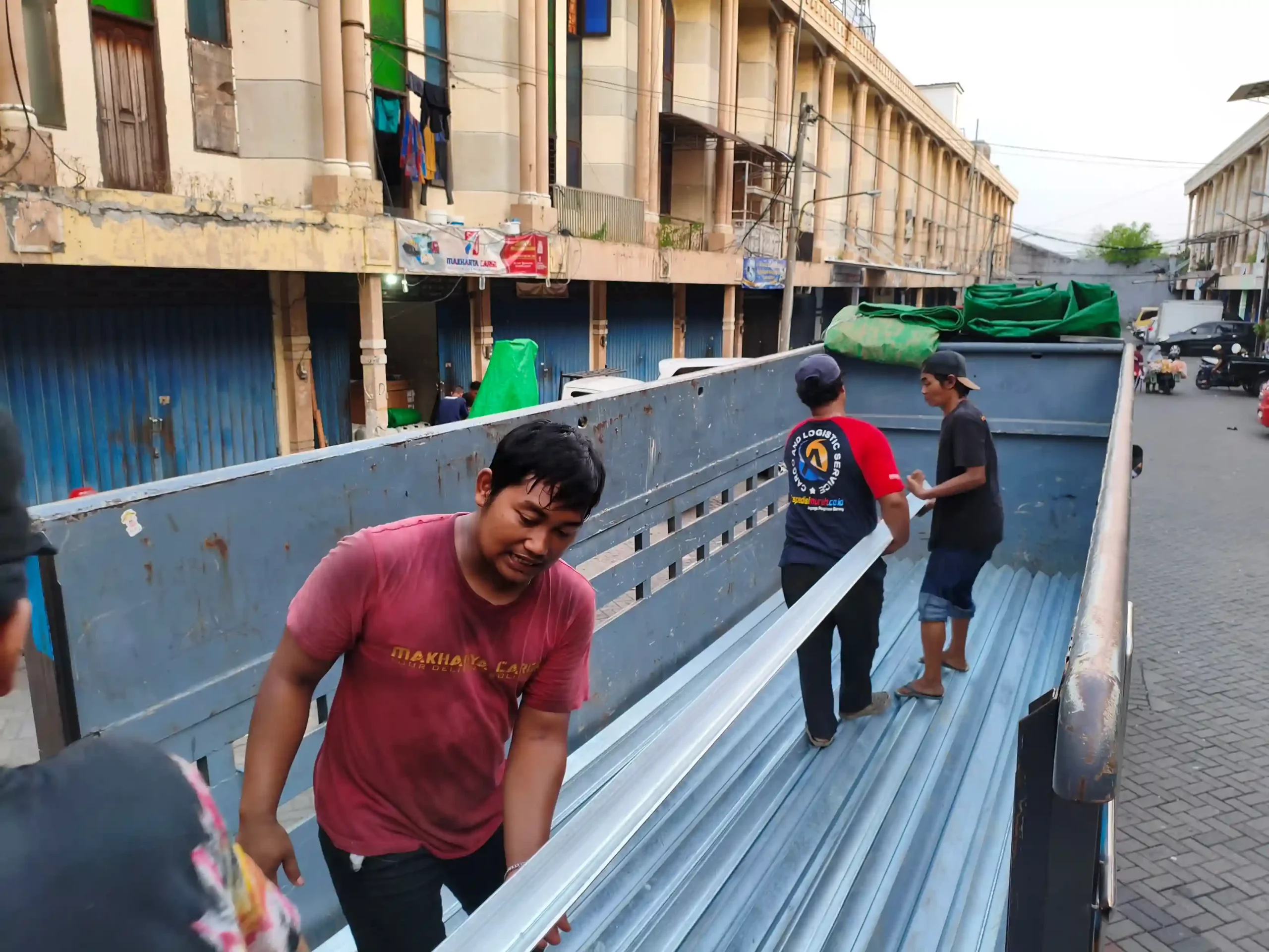 Cargo Murah ke Gorontalo via Laut, Estimasi Cepat dan Hemat 9 Cargo Murah ke Gorontalo dengan layanan pengiriman barang via laut yang aman, cepat, dan tarif hemat untuk berbagai jenis barang.