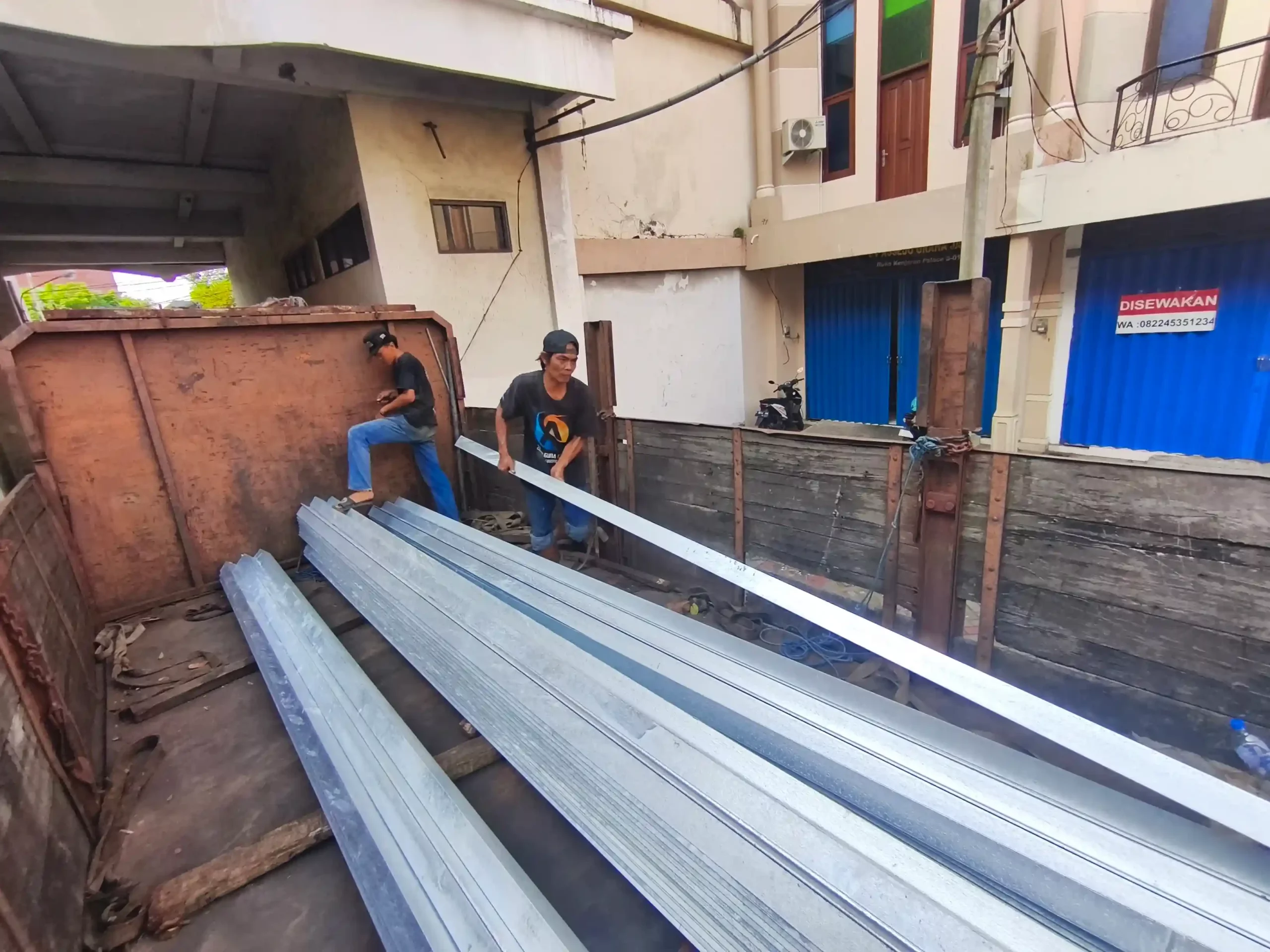 cargo pecah belah dengan packing kayu aman untuk distribusi antar pulau ke wilayah Gorontalo