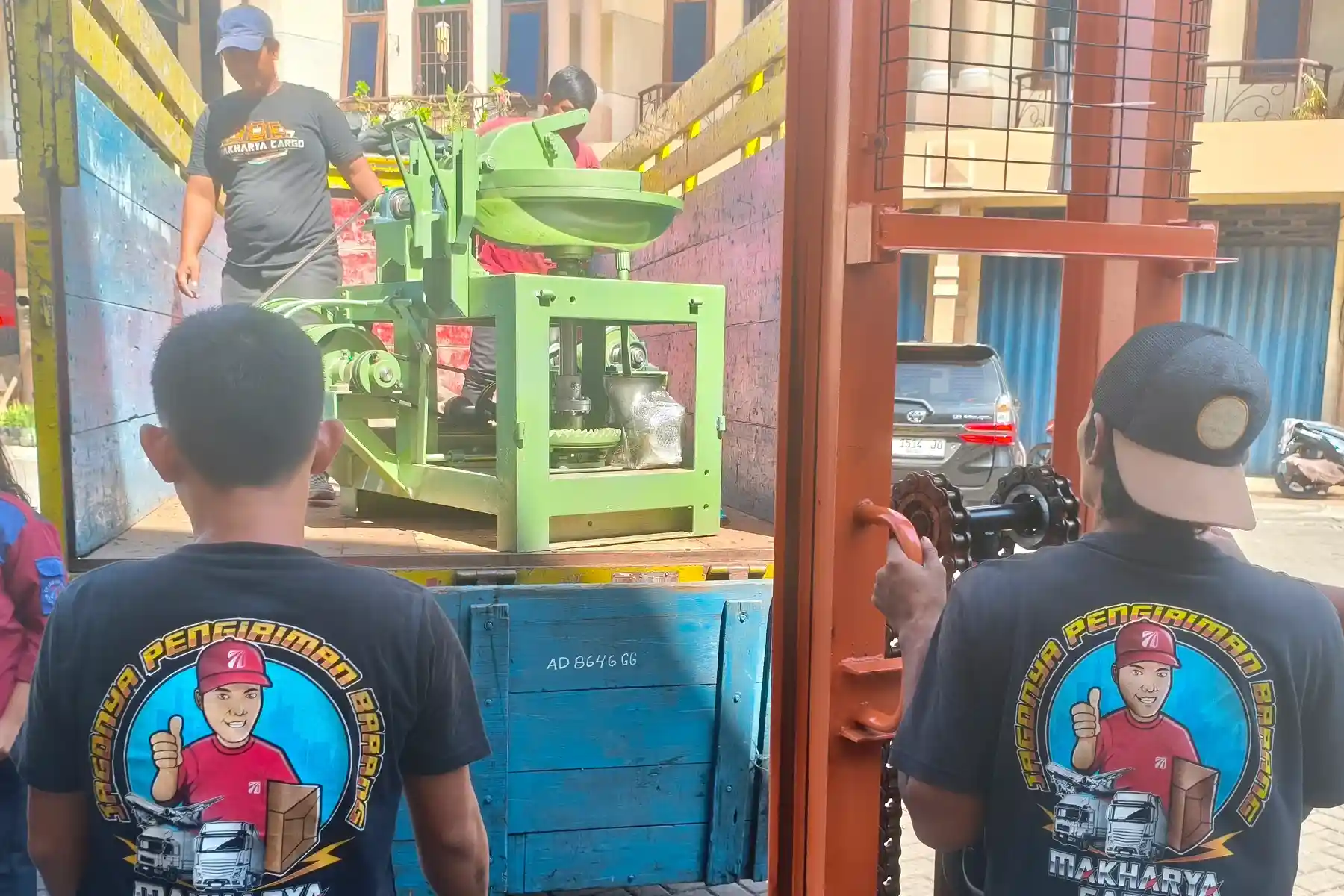 Pengiriman Skala Besar Gorontalo untuk Distribusi Lebih Aman & Efisien 9 cargo kapasitas besar menuju Gorontalo