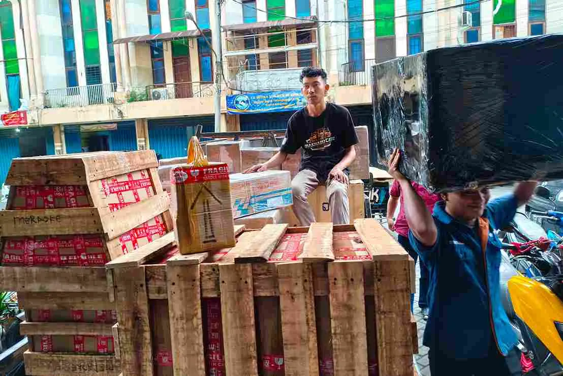 cargo surabaya palopo tracking online