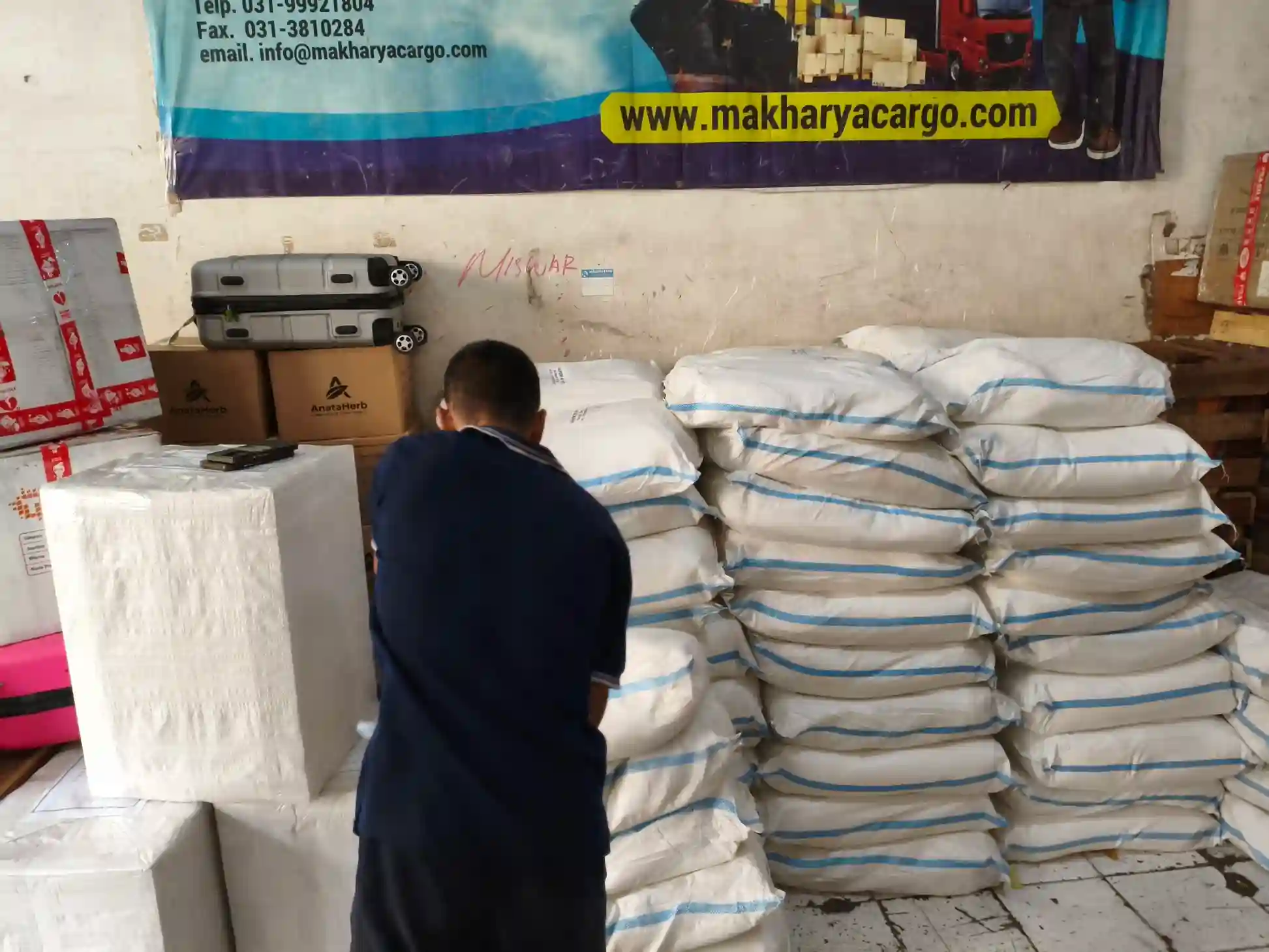 Teknik packing aman barang pecah belah untuk pengiriman ke Manado