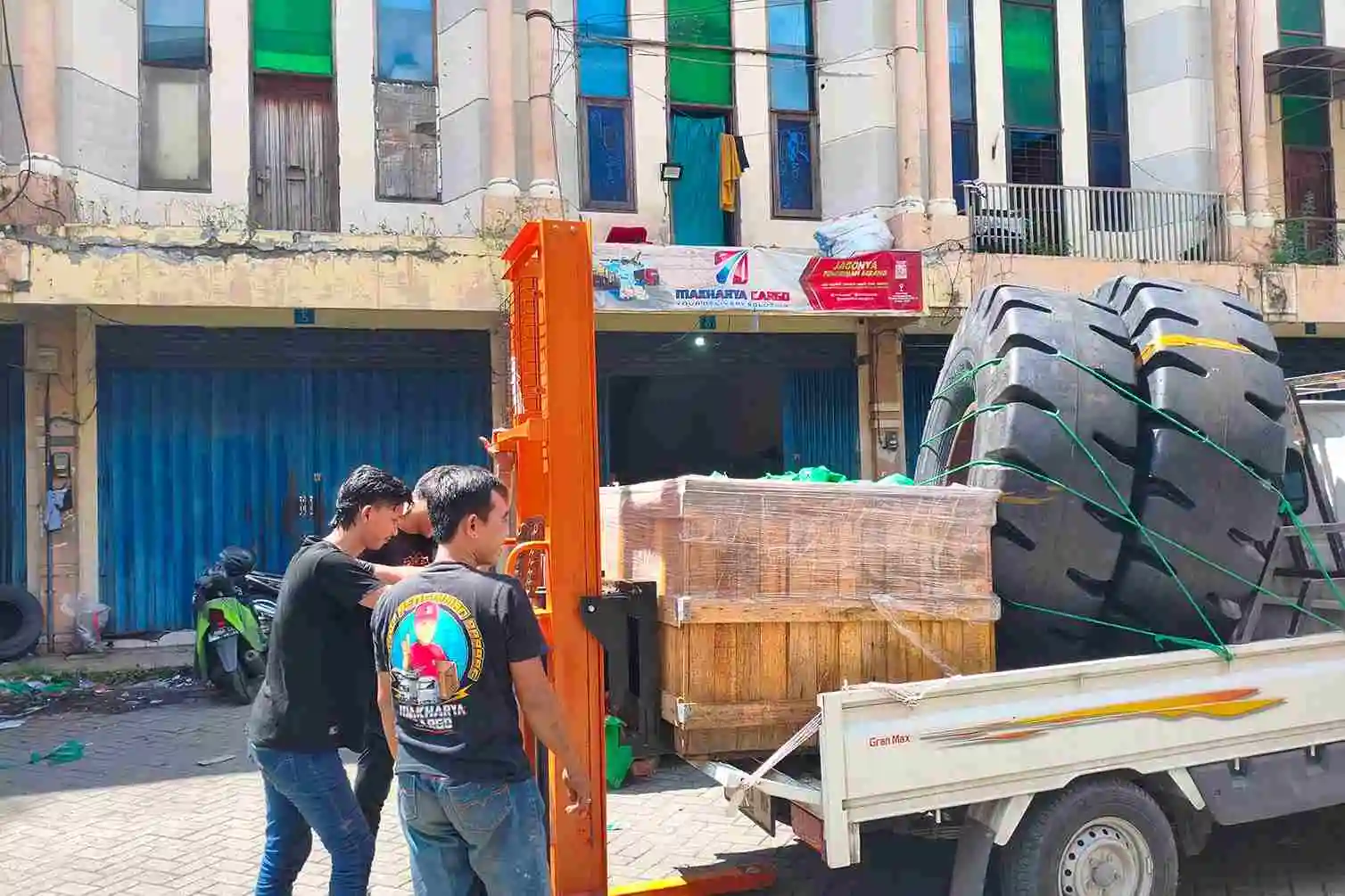 Cargo vs Kontainer ke Palopo