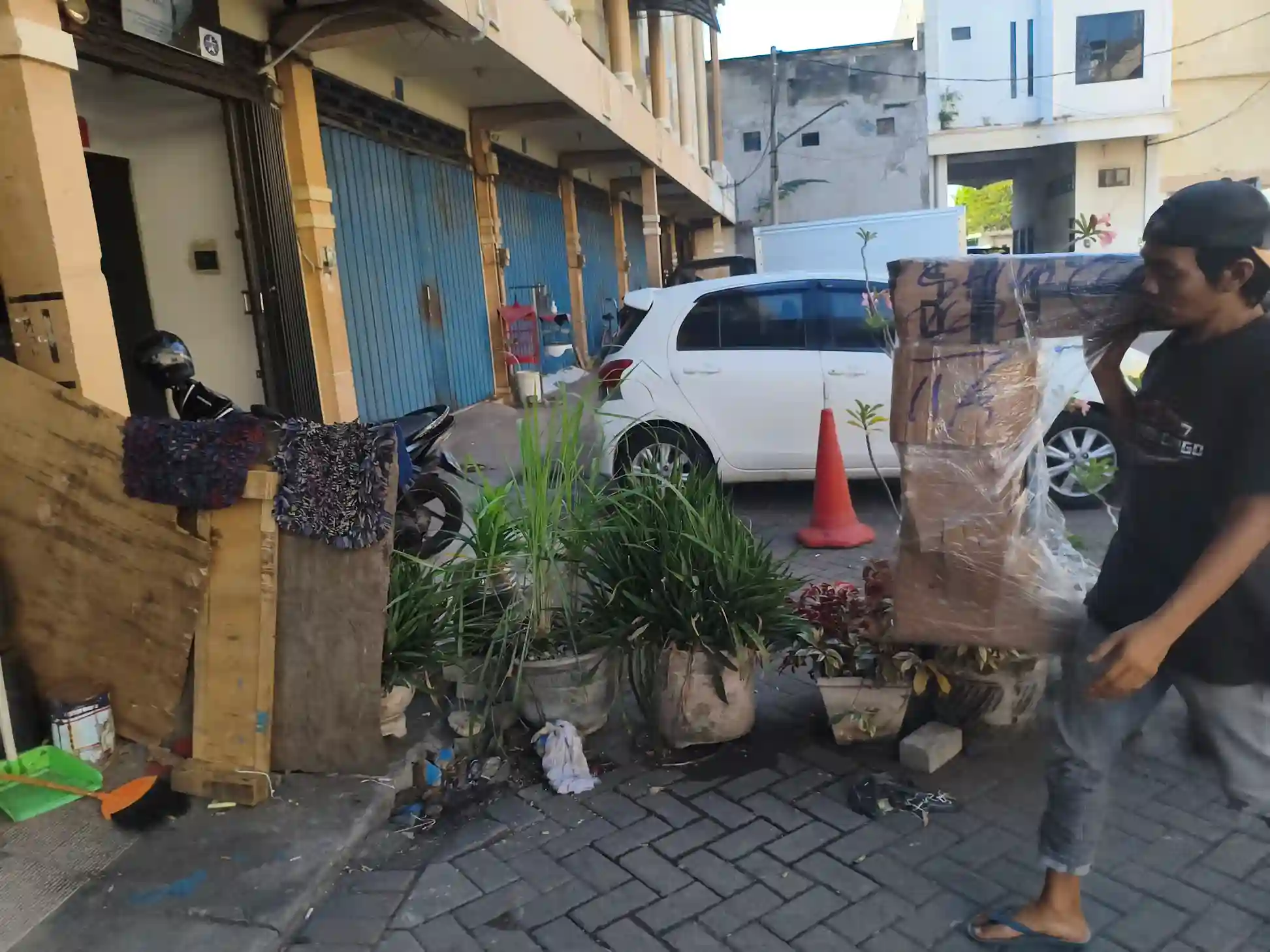 Jalur Laut ke Gorontalo: Panduan Lengkap Rute, Tarif, dan Pengiriman Cargo 9 Rute jalur laut ke Gorontalo melalui kapal cargo dari Surabaya dan Makassar untuk pengiriman barang antar pulau