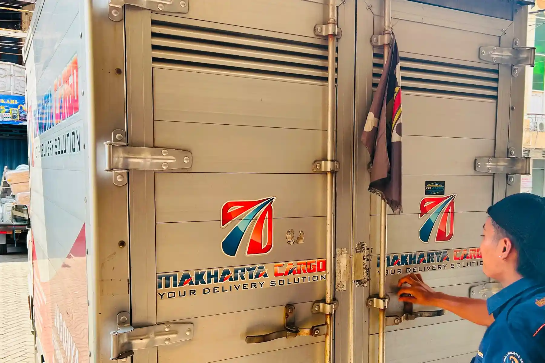 pengiriman mesin industri menuju Gorontalo