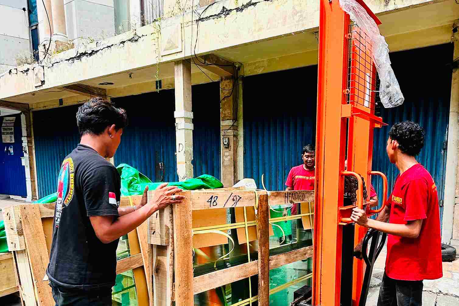 sofa dan lemari siap kirim ke Gorontalo
