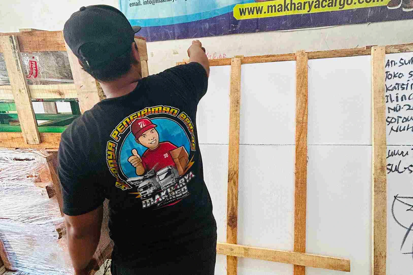 jasa pengiriman barang besar menggunakan layanan cargo antar pulau