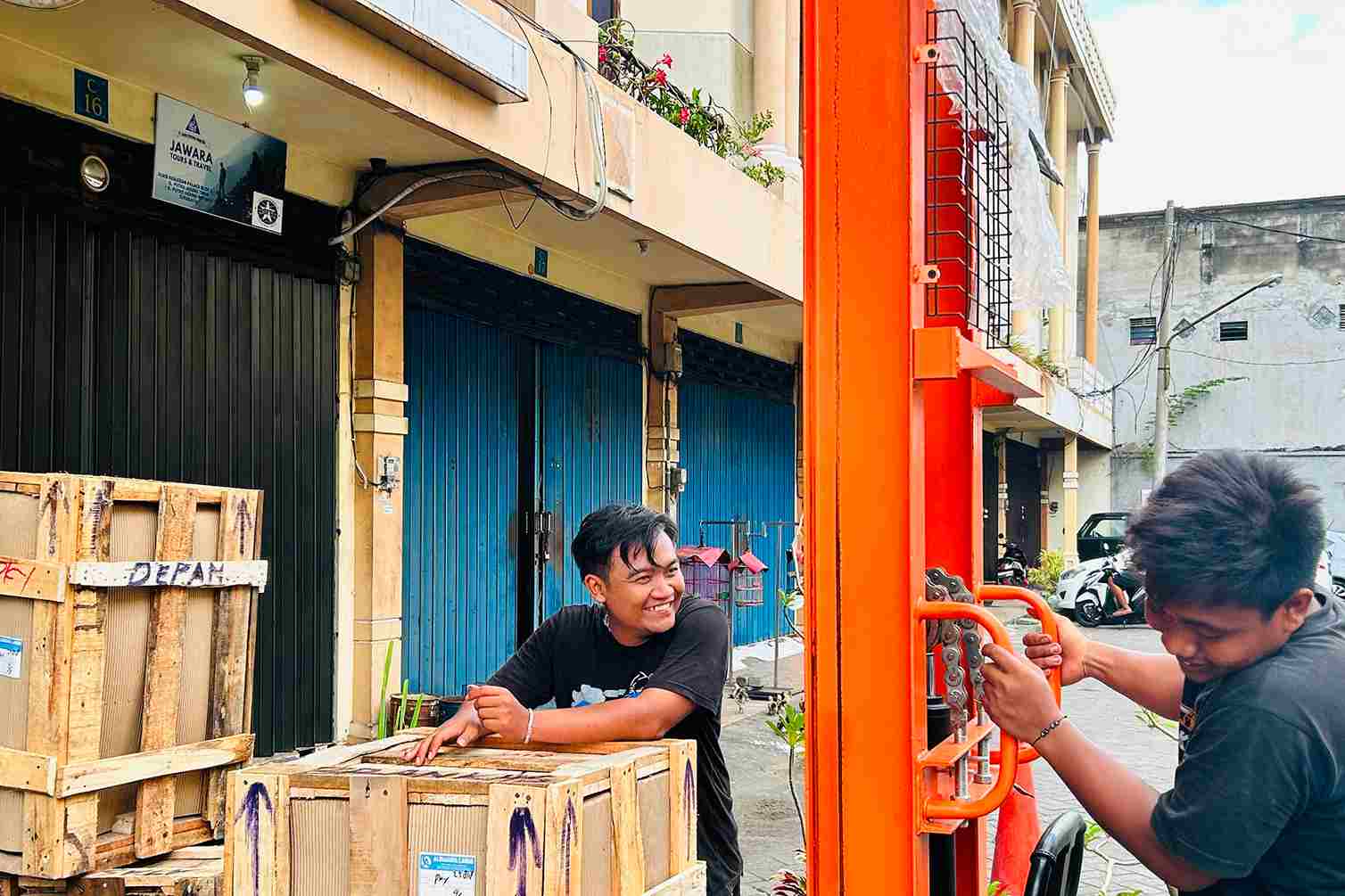 proses packing furniture untuk pindahan Gorontalo