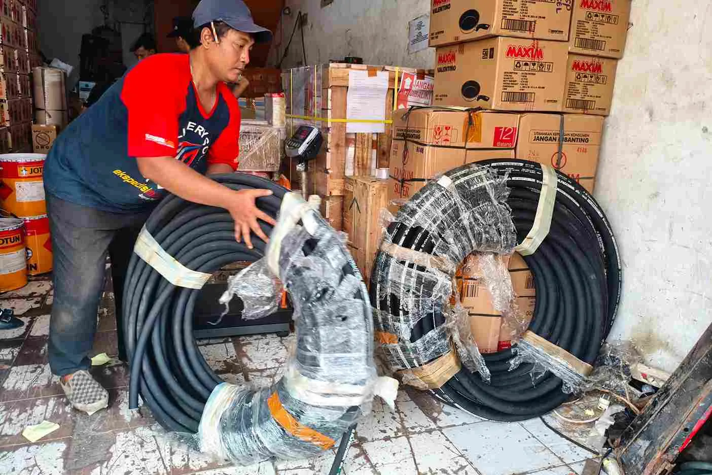 Gudang ekspedisi sebelum proses pengiriman barang Gorontalo