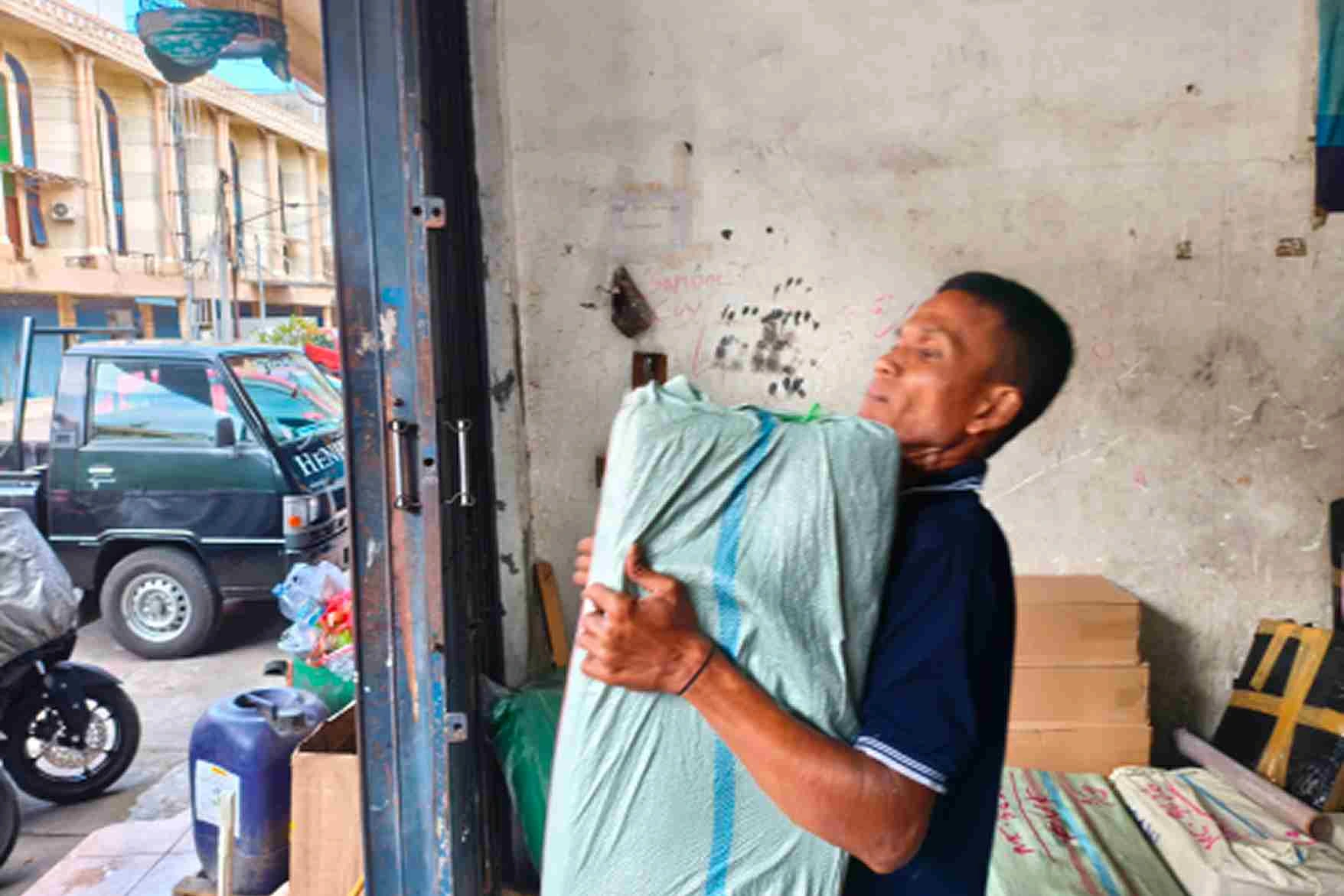packing barang banyak untuk pengiriman cargo ke Palopo