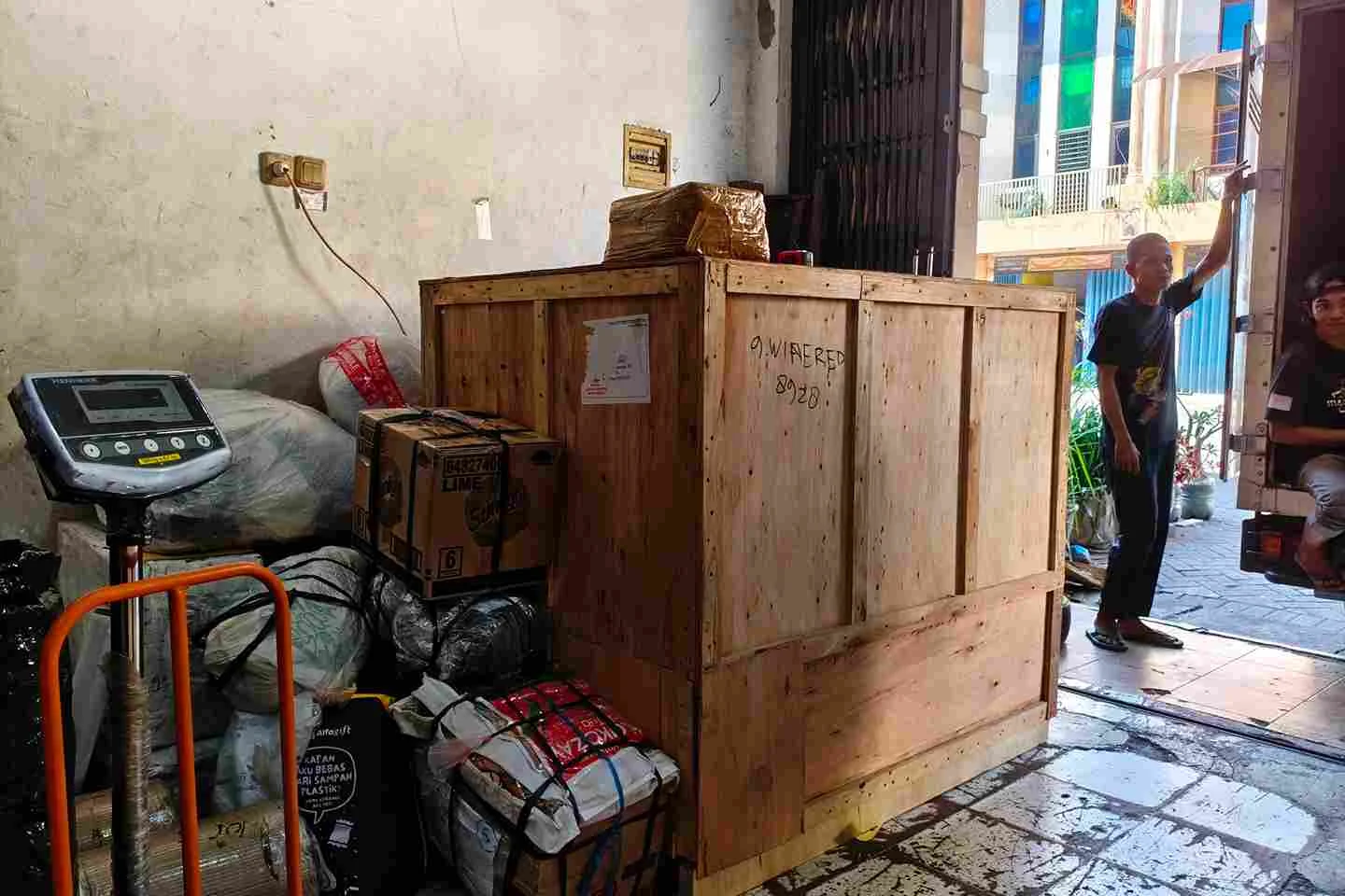 packing fragile cargo ke palopo
