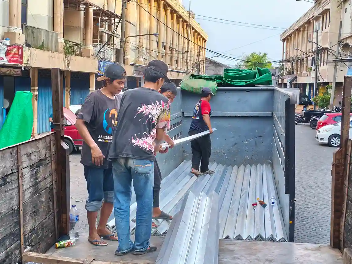 Pengiriman Door to Door Gorontalo Murah dan Aman dari Surabaya 9 Pengiriman Door to Door Gorontalo murah dan aman dengan layanan cargo laut, pickup barang, dan estimasi pengiriman cepat dari Surabaya.
