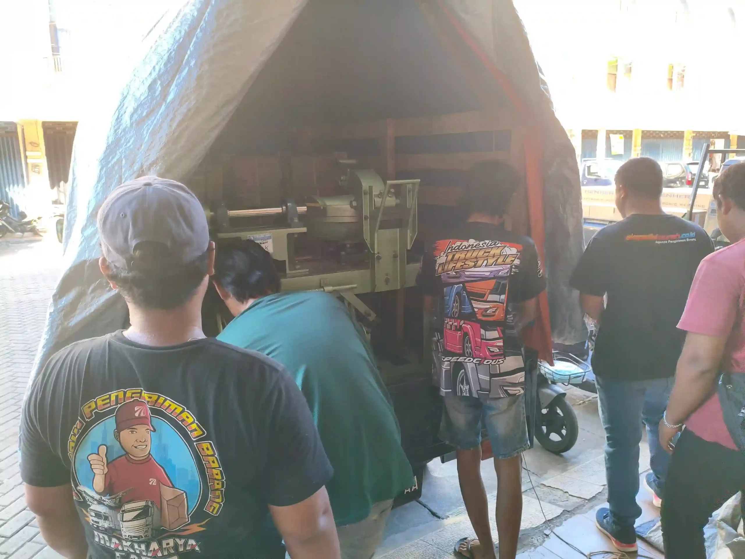 Pengiriman cargo skala besar menuju Palopo dengan sistem ekspedisi hemat biaya untuk barang dalam jumlah banyak