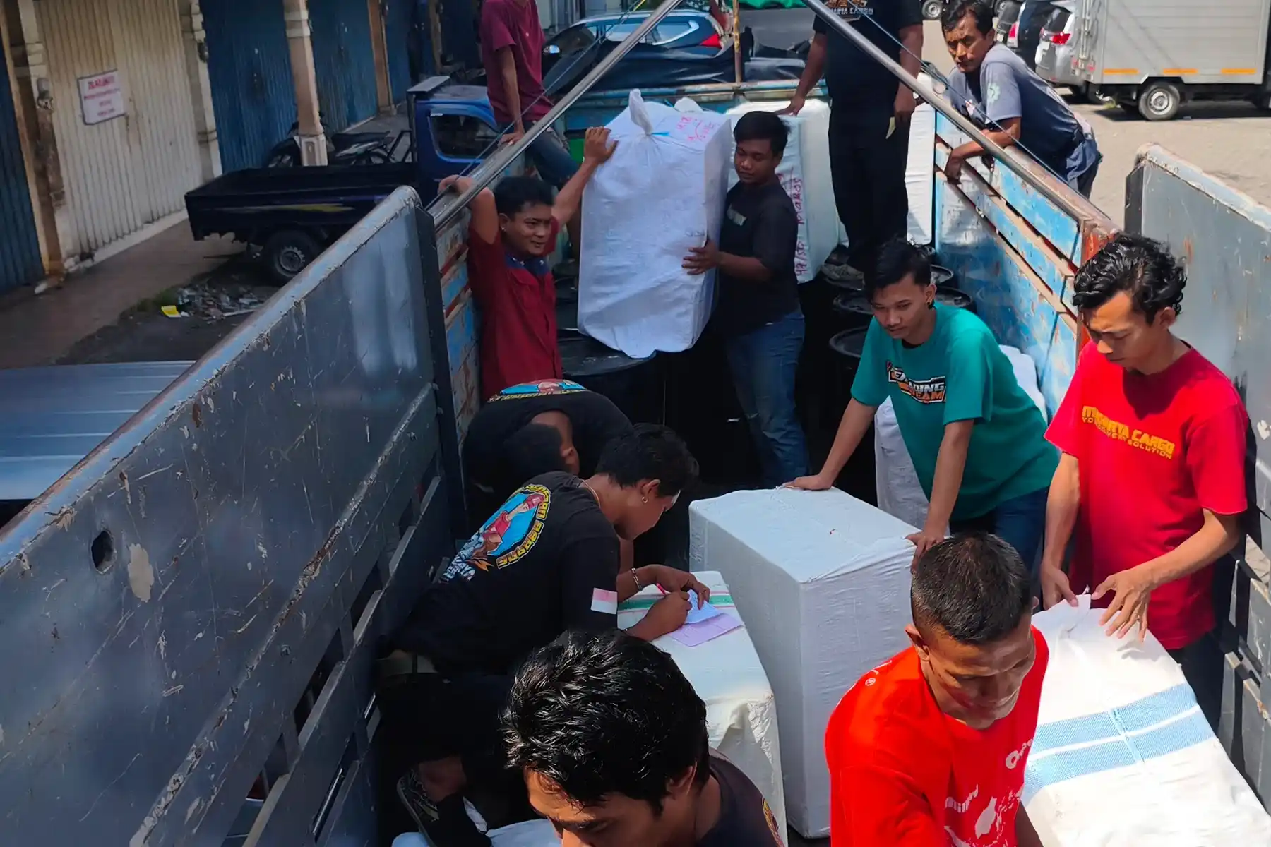Booking Cargo Retail ke Manado Mudah, Cepat & Hemat Biaya 8 Jasa cargo retail Manado untuk pengiriman barang retail secara aman, efisien, dan terjadwal.