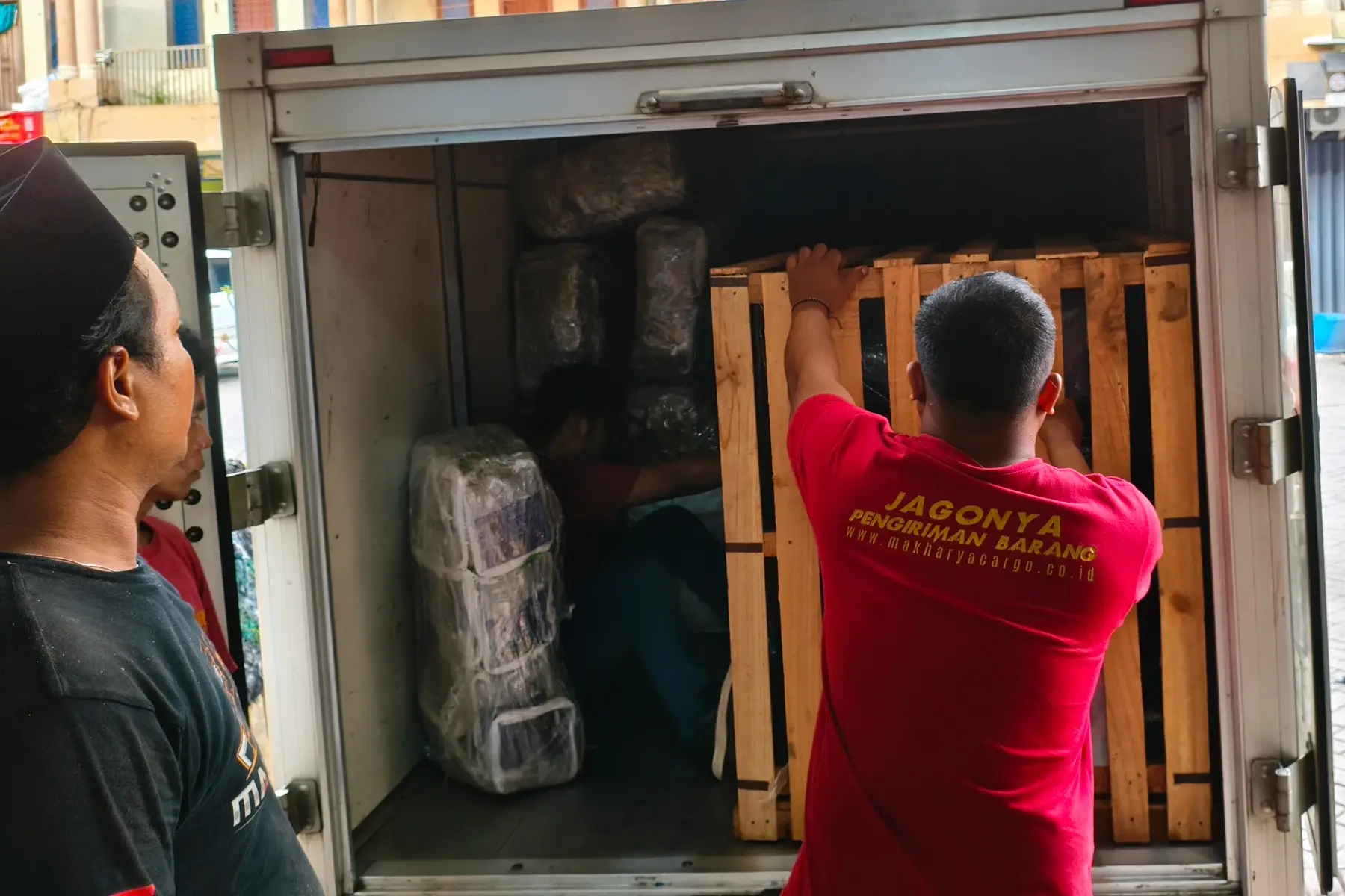 Jasa Cargo Barang Besar