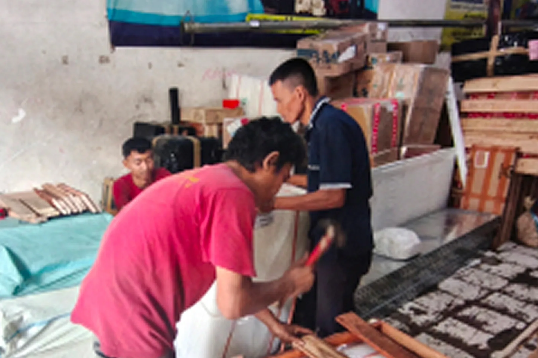 Layanan cargo komersial ke Manado untuk pengiriman barang usaha secara aman, efisien, dan tepat waktu.