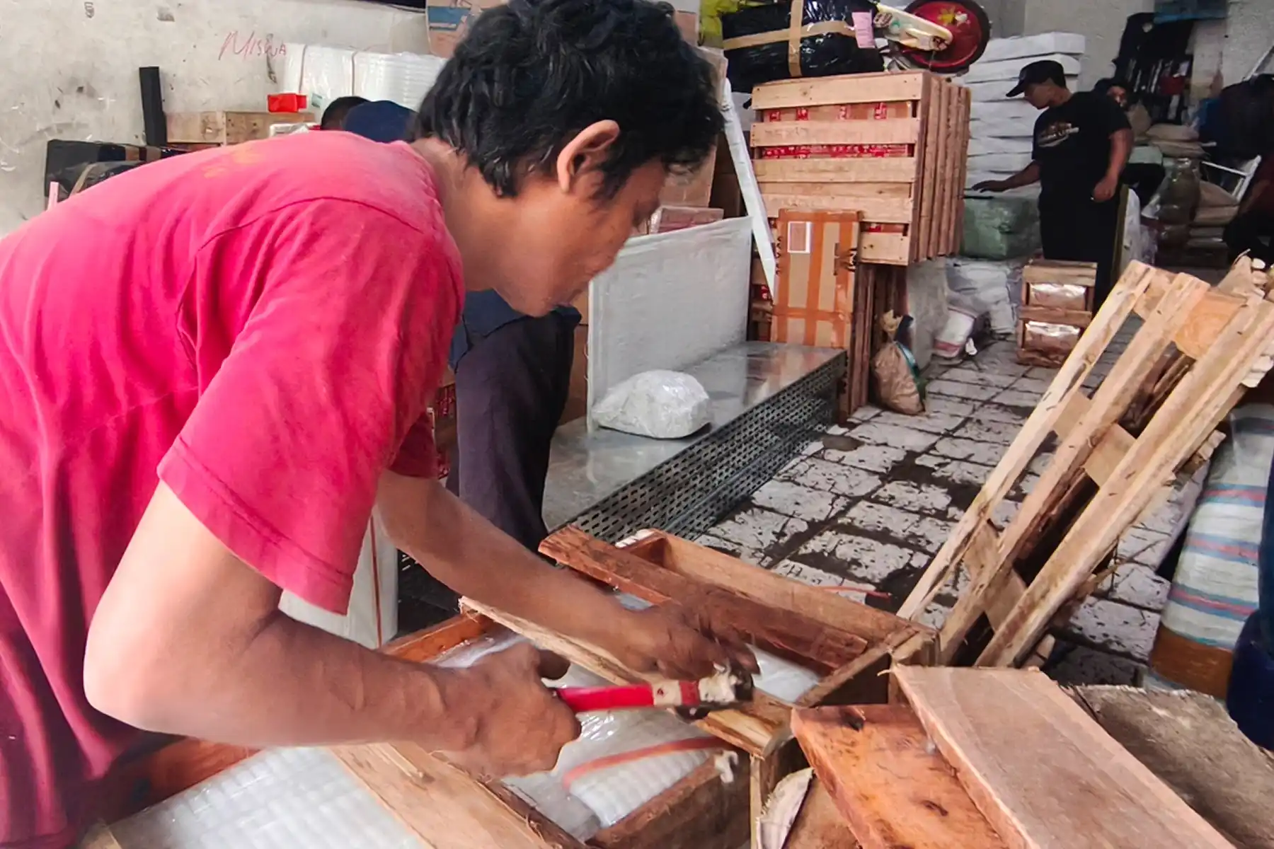 Proses cargo UMKM ke Manado untuk pengiriman produk usaha secara aman dan efisien.