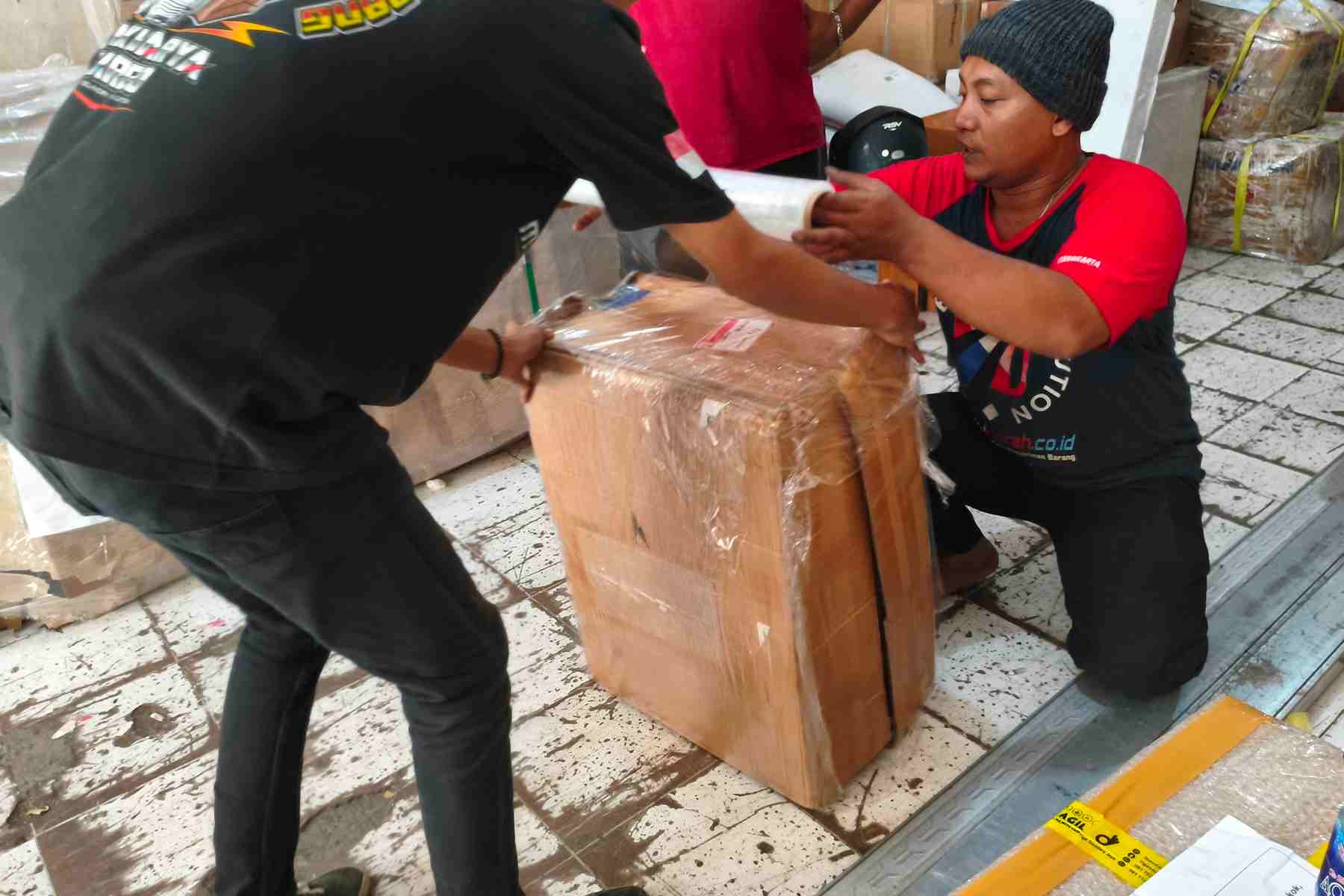 Pengiriman Barang Toko ke Manado untuk Distribusi Usaha Lebih Efisien 8 Proses cargo toko ke Manado untuk pengiriman stok toko menggunakan layanan ekspedisi profesional.
