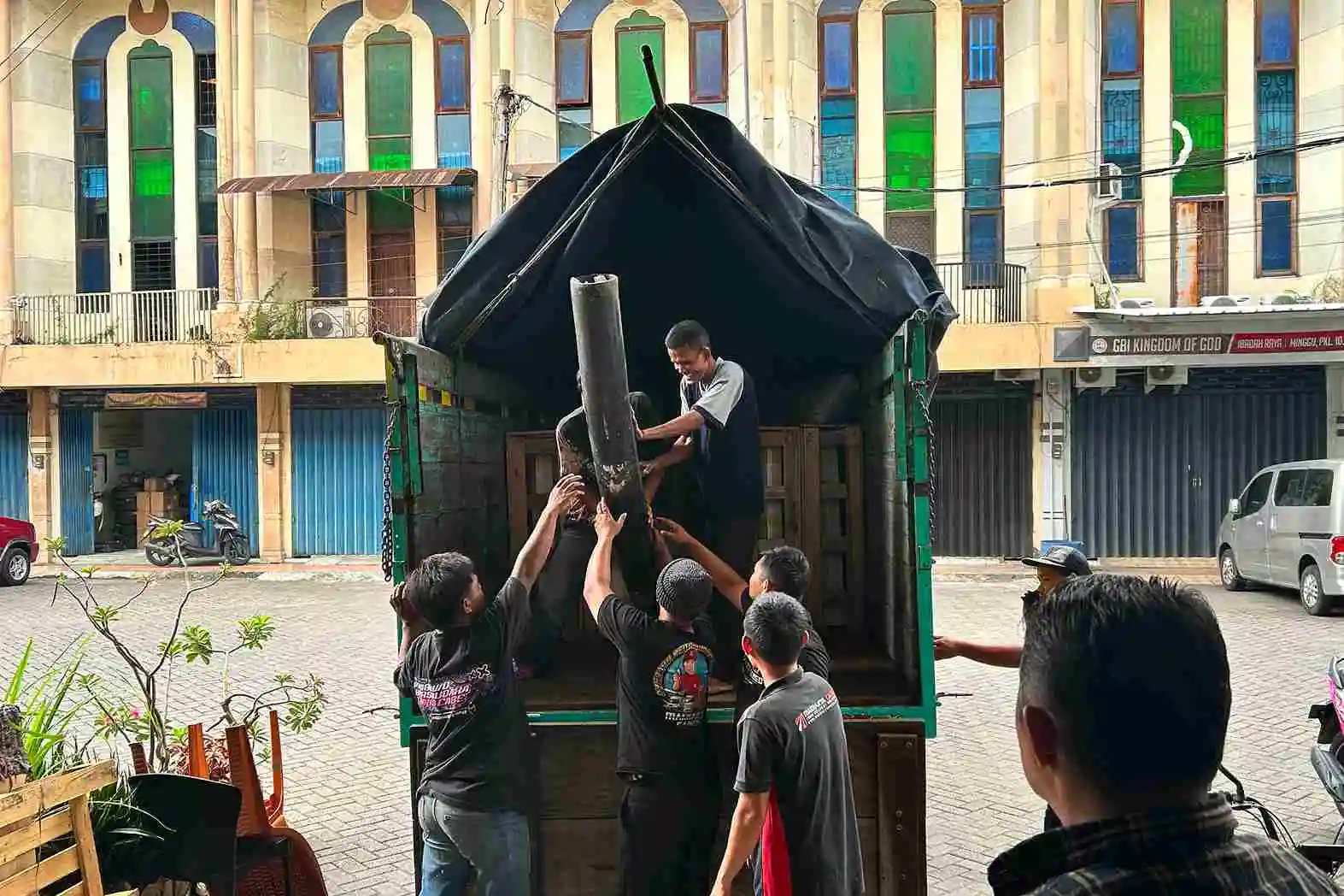 layanan cargo Surabaya Manado