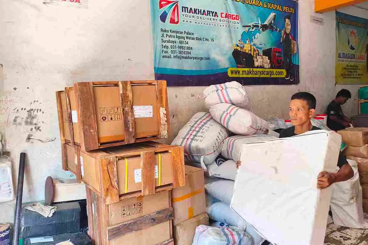 sistem logistik pabrik antar pulau