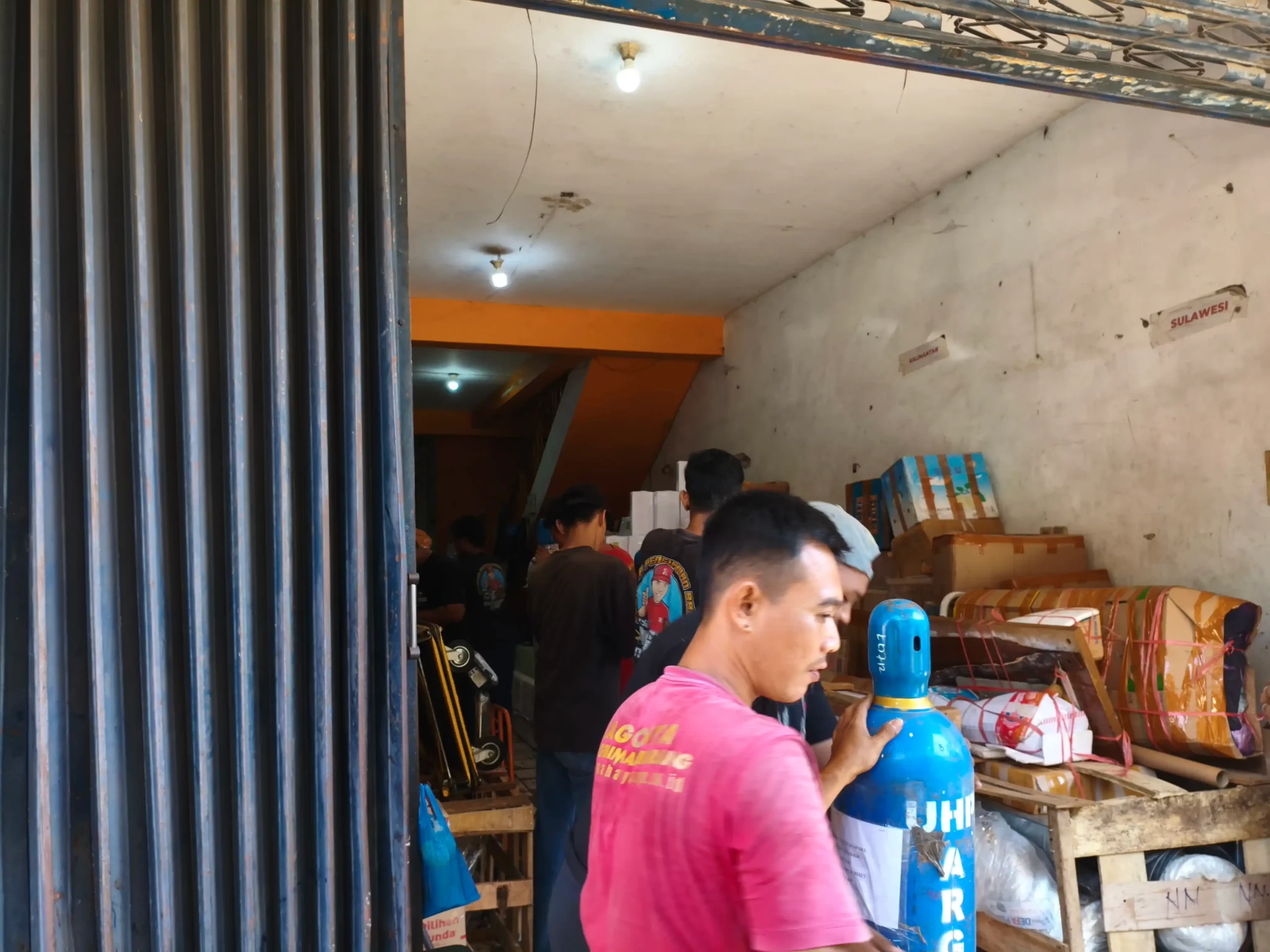 Pengiriman barang proyek ke Manado melalui layanan cargo project dengan sistem logistik terpadu dan armada pengiriman skala besar