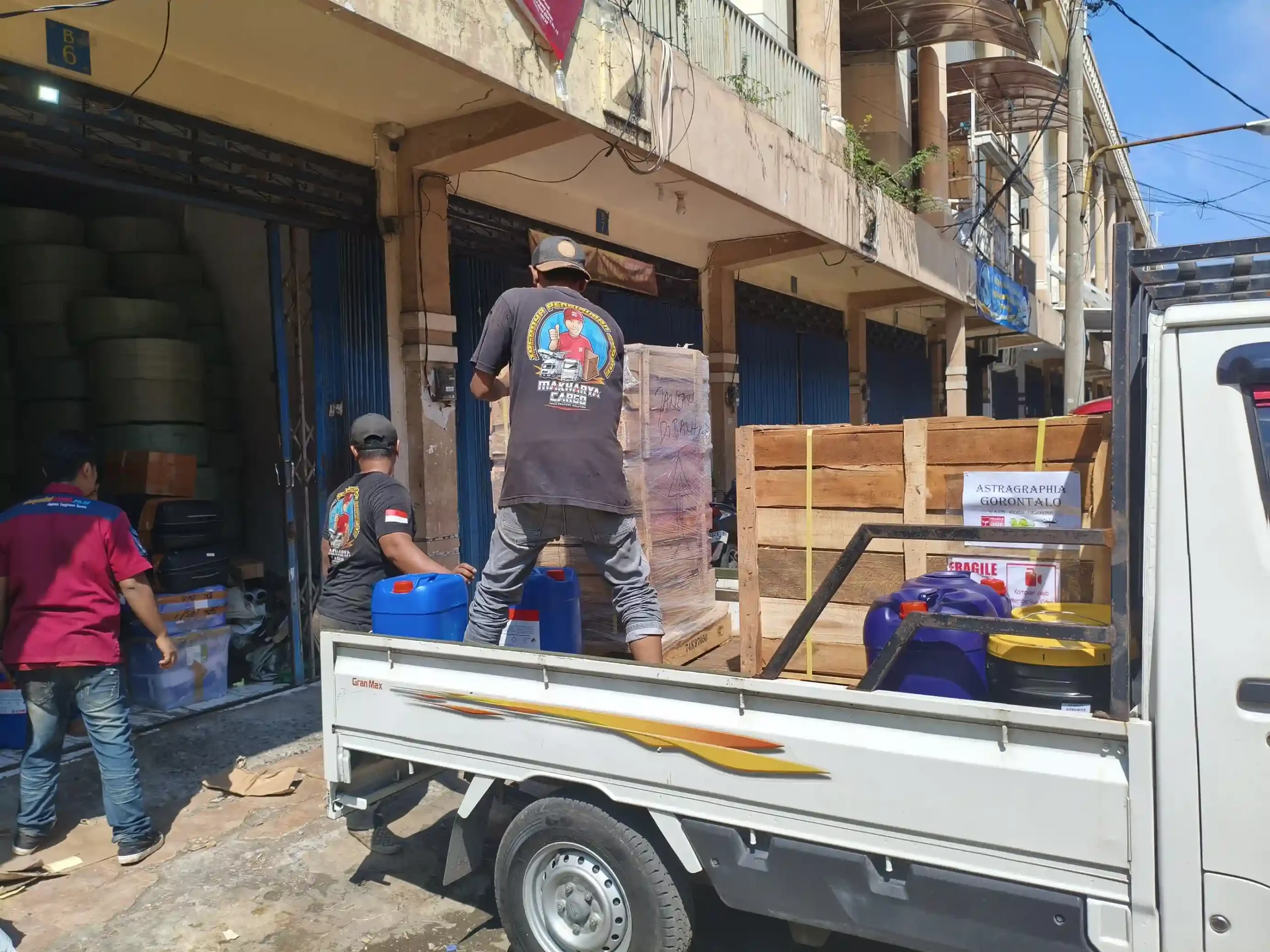 Ekspedisi Partai Besar ke Manado untuk pengiriman barang dalam jumlah besar dengan layanan cargo aman dan tepat waktu.