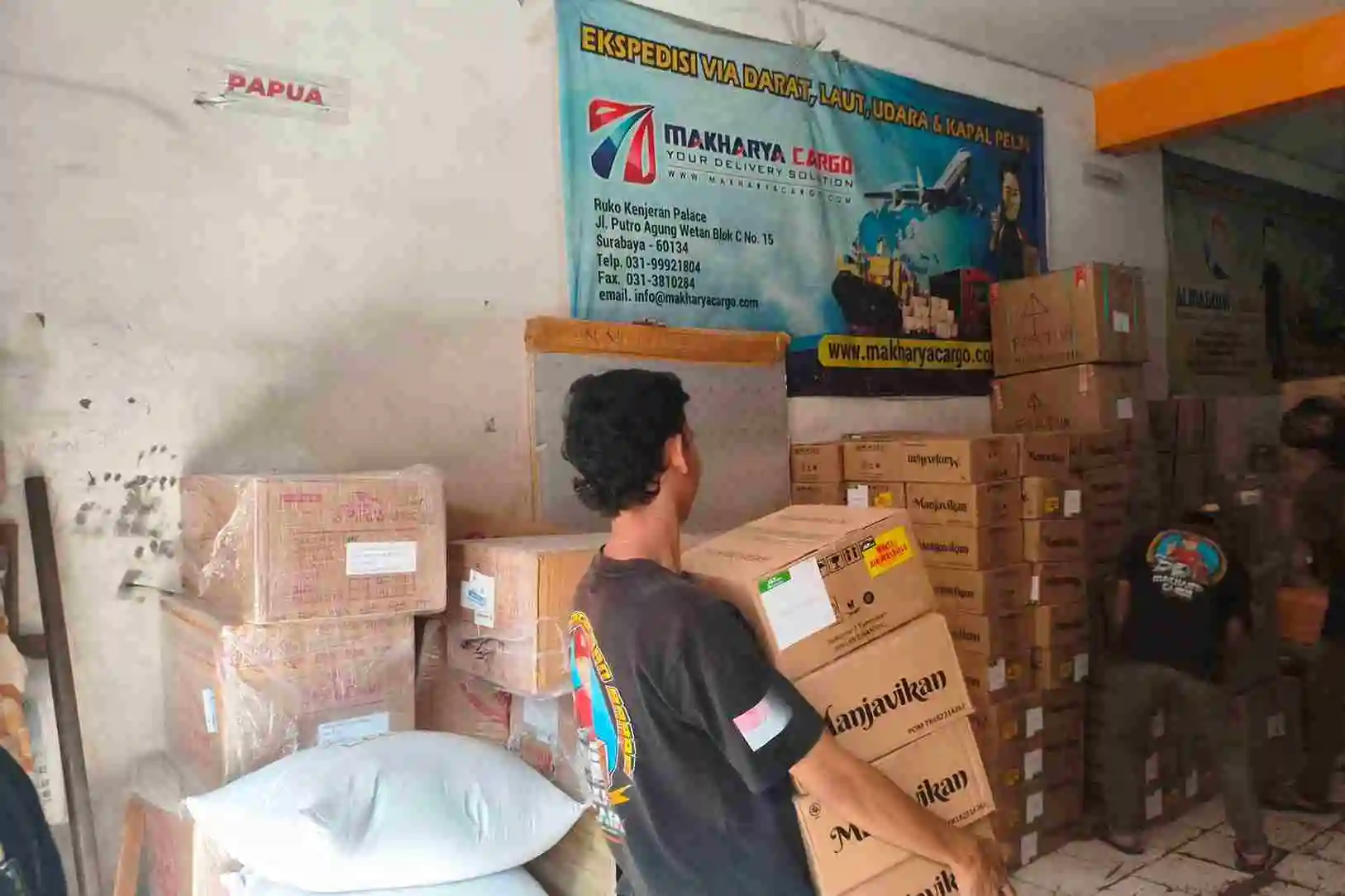 Estimasi pengiriman ekspedisi Surabaya Konawe Utara untuk distribusi barang antarpulau