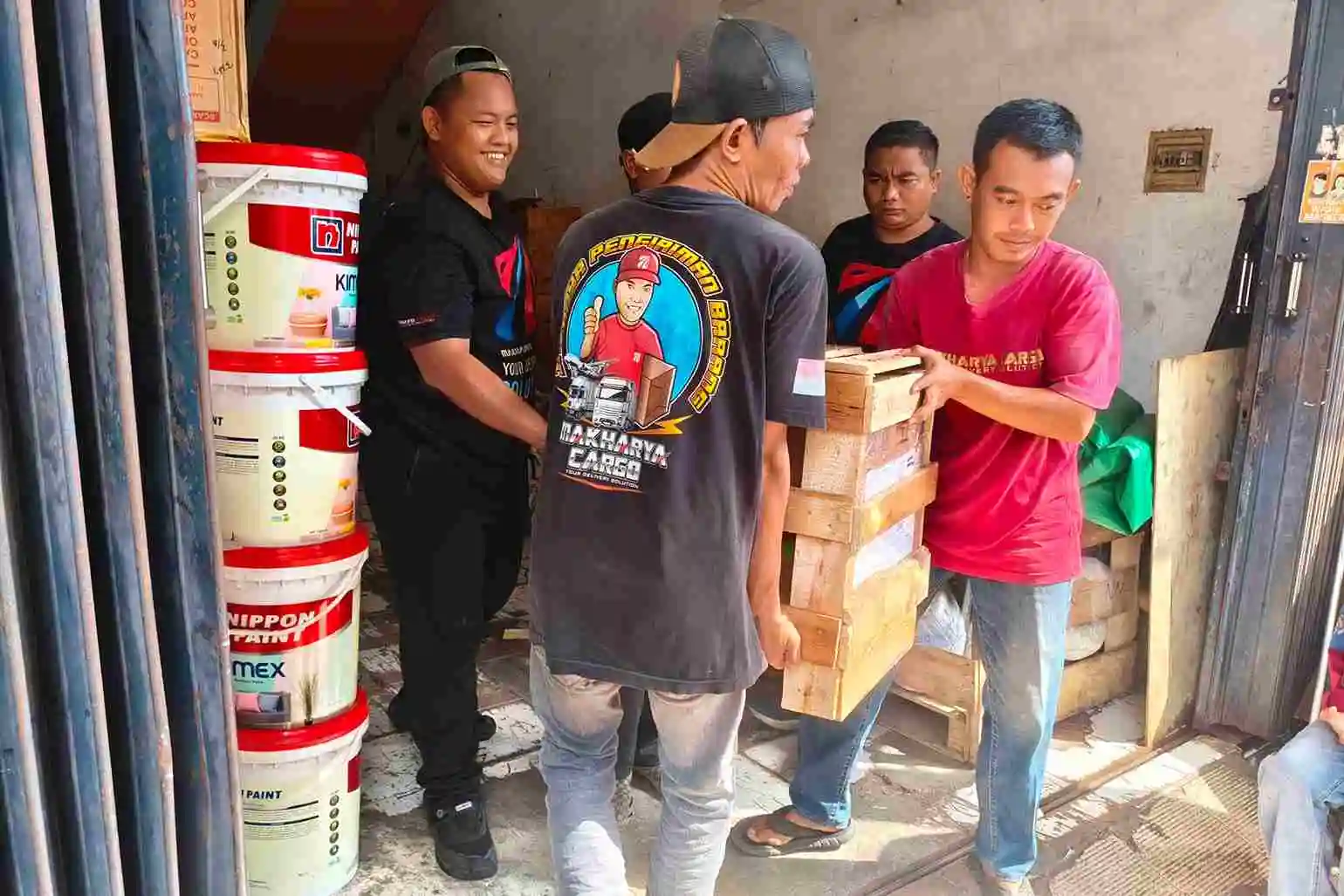 Ekspedisi barang berat Surabaya Konawe Utara untuk pengiriman mesin dan alat proyek