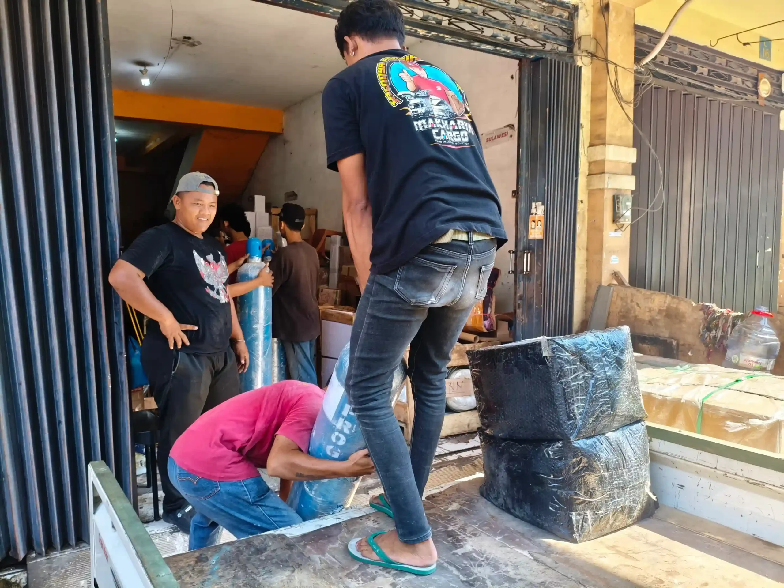 Ekspedisi Gudang ke Gudang Manado untuk pengiriman barang skala besar antar gudang