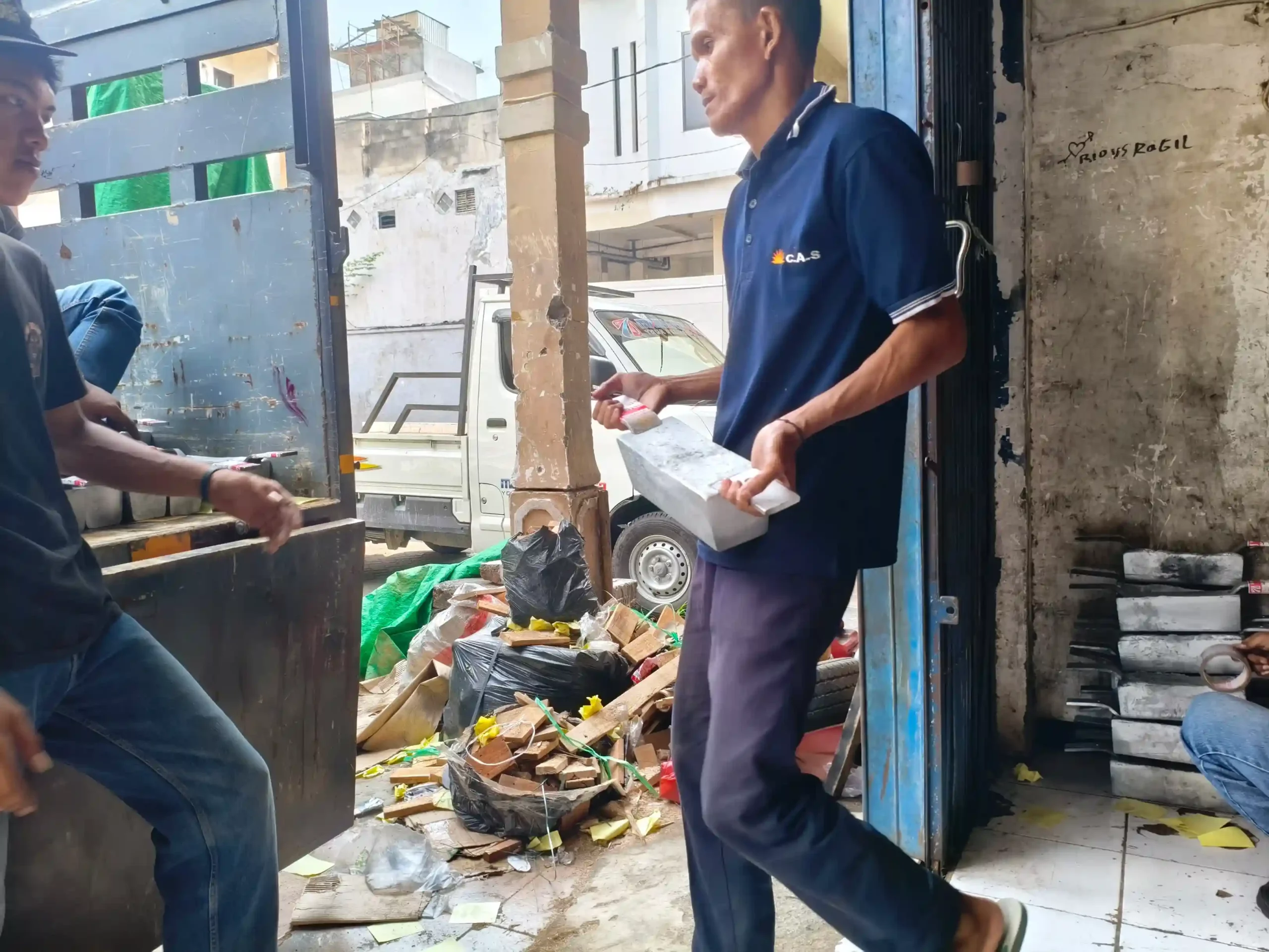 Jasa Pengiriman Barang Industri ke Manado via cargo Surabaya untuk alat berat dan mesin proyek