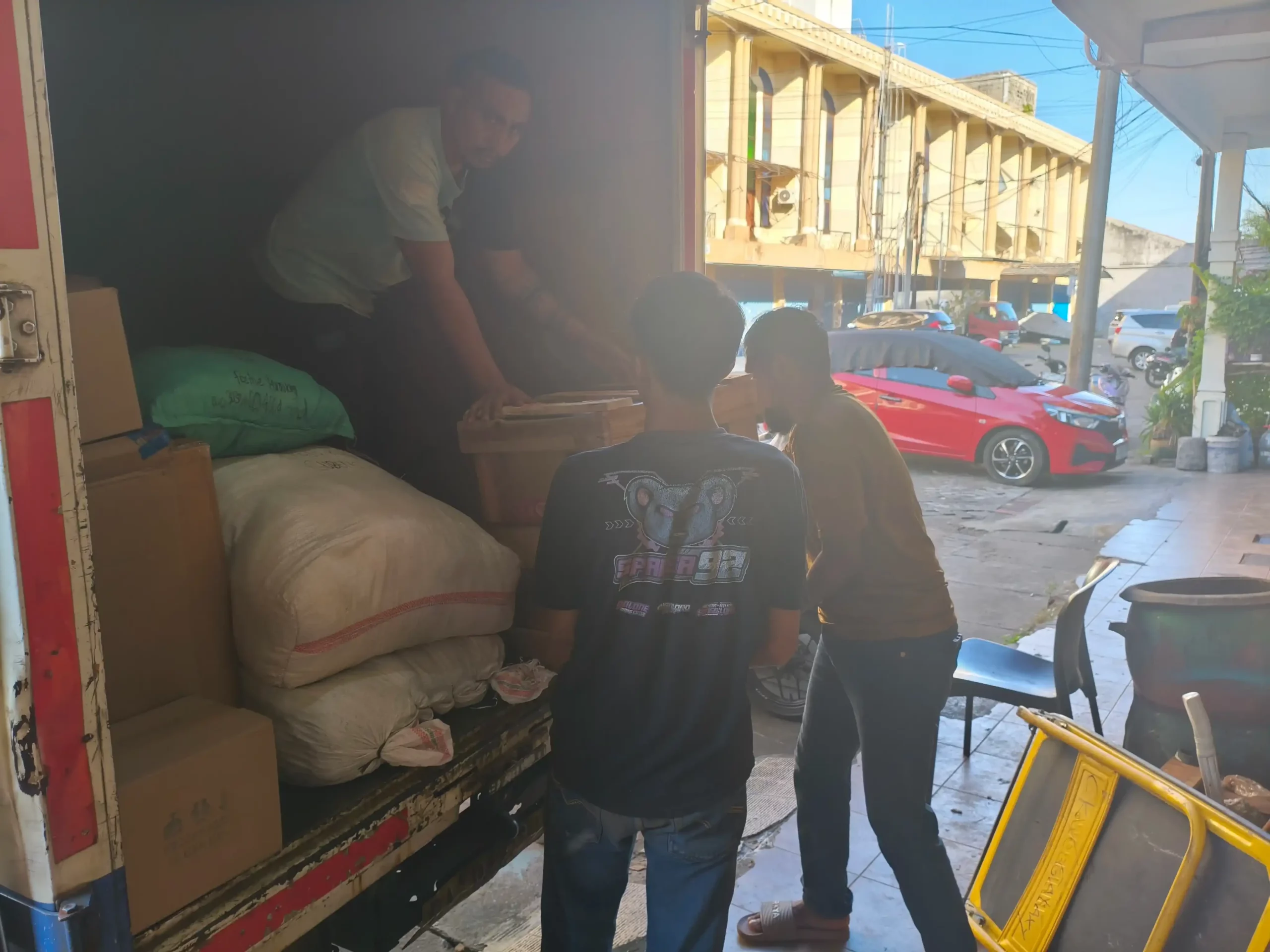 Jasa Pengiriman Material Bangunan ke Manado Murah & Aman 9 Jasa Pengiriman Material Bangunan ke Manado untuk kebutuhan proyek konstruksi dengan layanan ekspedisi cargo aman dan cepat