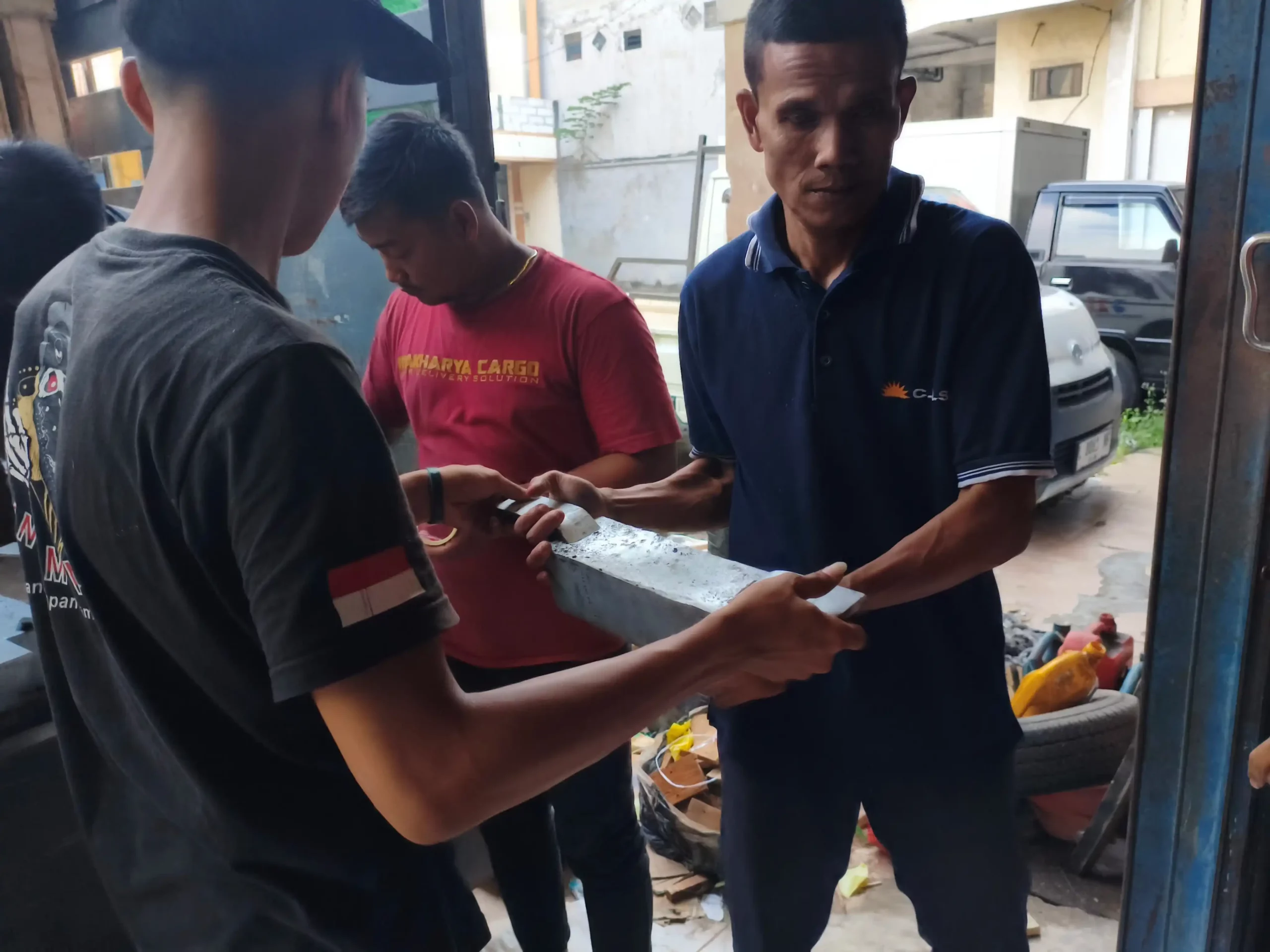 Layanan Jasa Pengiriman Sparepart ke Manado yang Efisien untuk Bisnis Otomotif 9 Jasa Pengiriman Sparepart ke Manado untuk pengiriman sparepart motor, mobil, dan mesin industri dengan layanan cepat, aman, dan tarif terjangkau