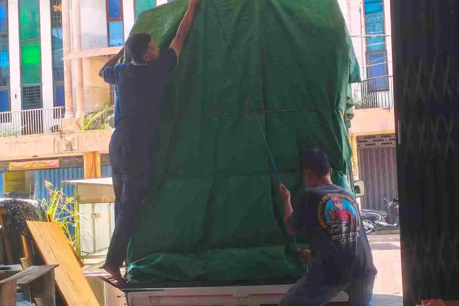 Ekspedisi Surabaya Konawe Utara Door to Door: Solusi Pengiriman Praktis hingga Alamat Tujuan 8 Pickup Barang dan Antar Sampai Tujuan