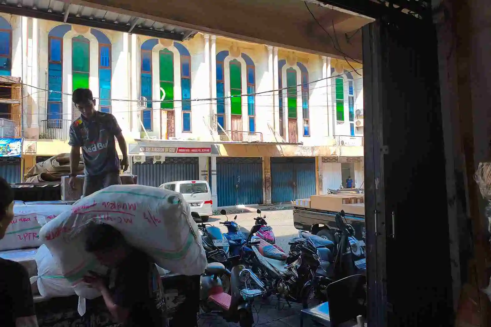 Ongkir Ekspedisi Surabaya Konawe Utara: Cara Menghitung Biaya Kirim 8 pengiriman barang