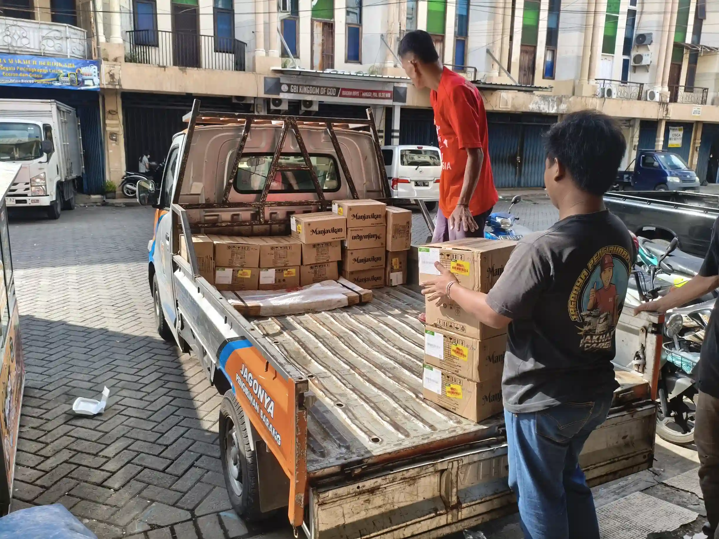 Cara Menghitung Ongkir Ekspedisi Surabaya Medan: Panduan Memahami Biaya Pengiriman Barang 9 Proses perhitungan tarif pengiriman barang dengan mempertimbangkan berat aktual, dimensi, dan tujuan pengiriman.