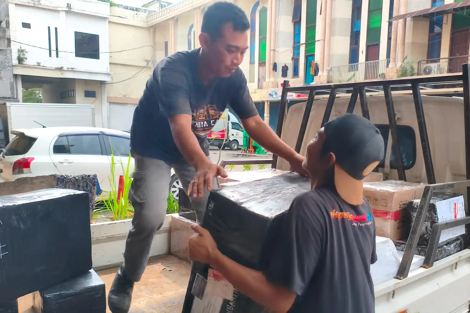 Estimasi Pengiriman Surabaya Singkawang Lengkap Lama Pengiriman & Proses Kirim 8 Lama pengiriman barang Surabaya Singkawang melalui jalur antarpulau.