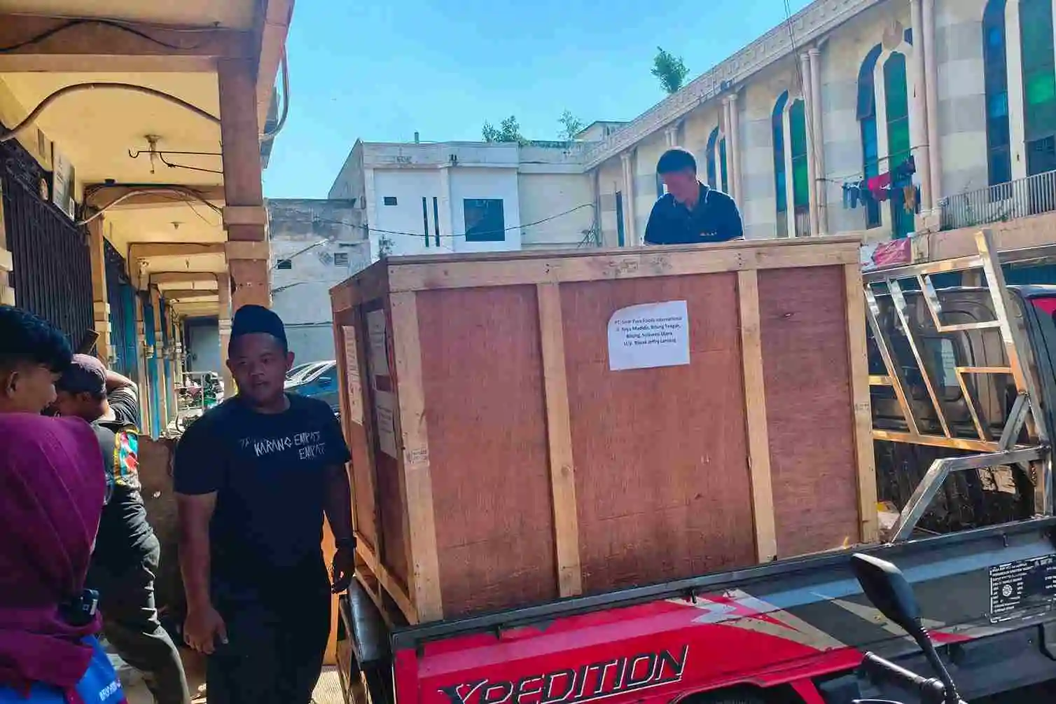 Barang cargo Surabaya Wasior berupa mesin, perabot, dan perlengkapan usaha