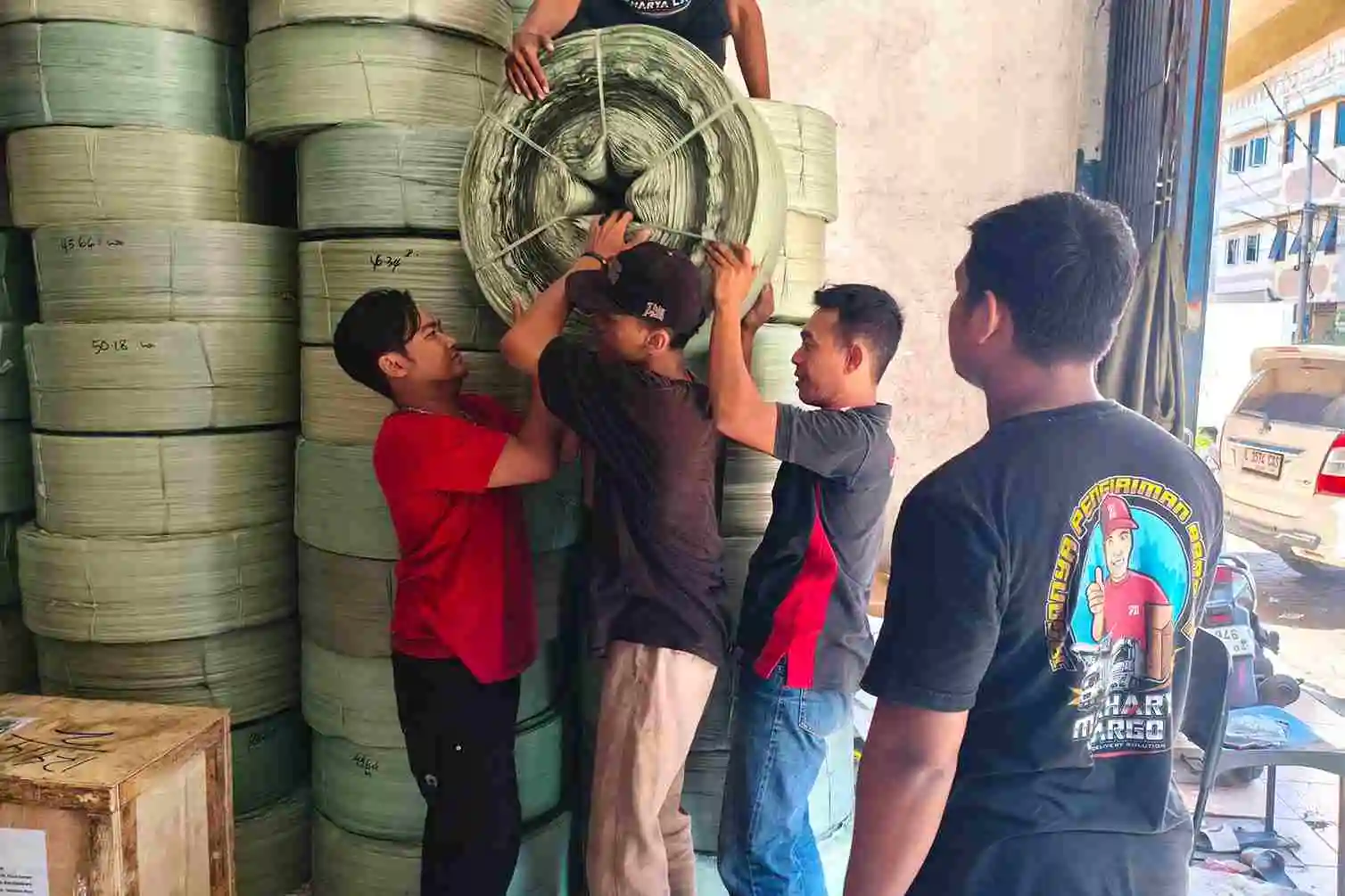 Cargo barang berat Surabaya Buntok untuk pengiriman mesin, material proyek, dan barang industri melalui jalur logistik antarpulau
