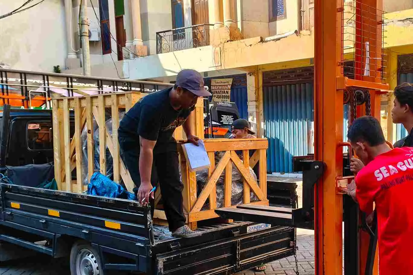 Persiapan pengiriman ekspedisi Surabaya Nunukan meliputi syarat pengiriman barang, dokumen pengiriman, dan asuransi barang agar distribusi lebih lancar.