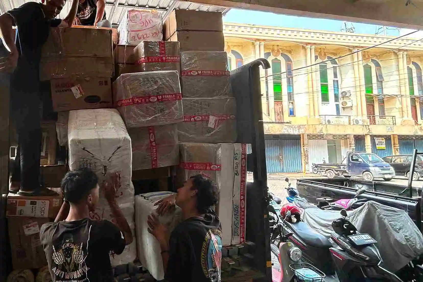 Pilihan Layanan Ekspedisi Surabaya Nunukan yang Sesuai dengan Kebutuhan Pengiriman 8 Ekspedisi door to door Surabaya Nunukan sebagai layanan cargo dan jasa pengiriman barang yang praktis untuk berbagai kebutuhan distribusi.
stop
